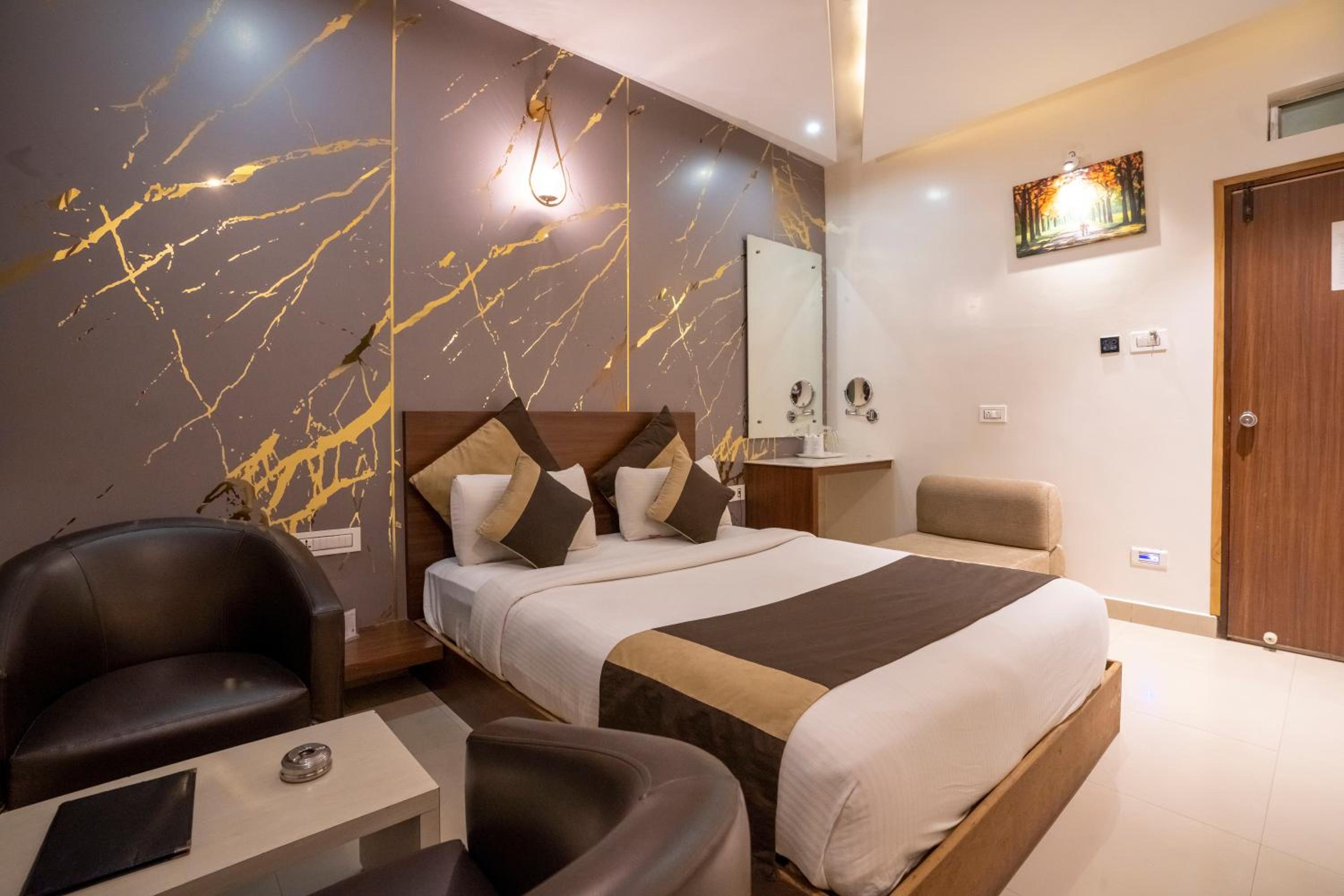 Aishwarya Suites