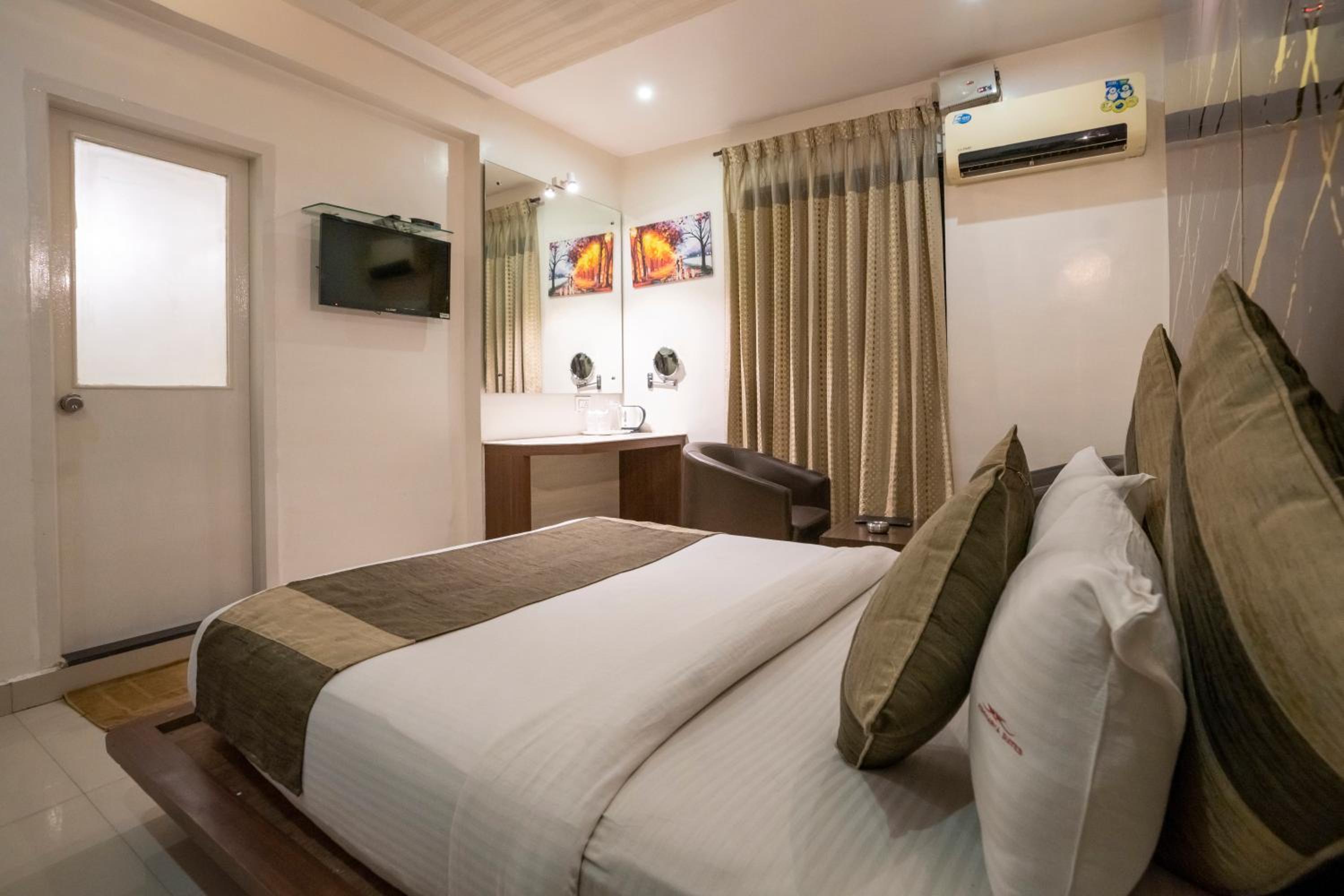 Aishwarya Suites