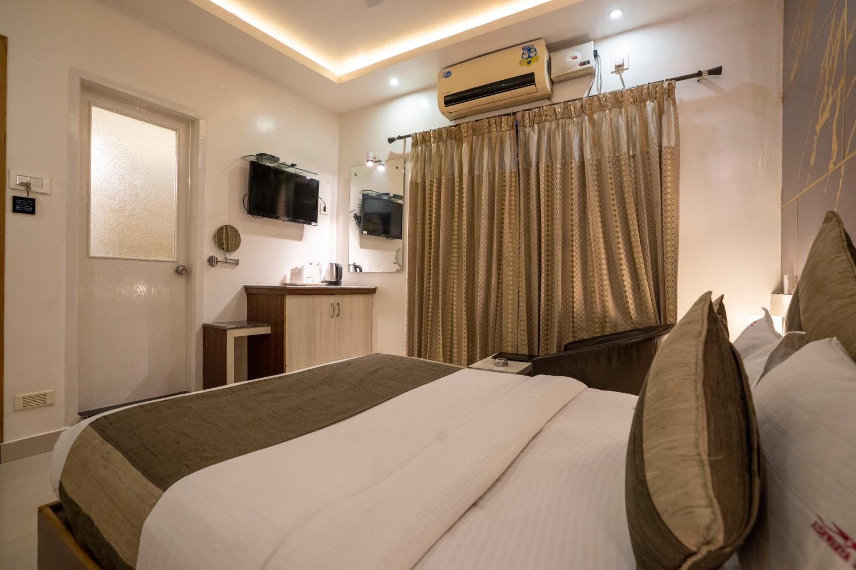 Aishwarya Suites