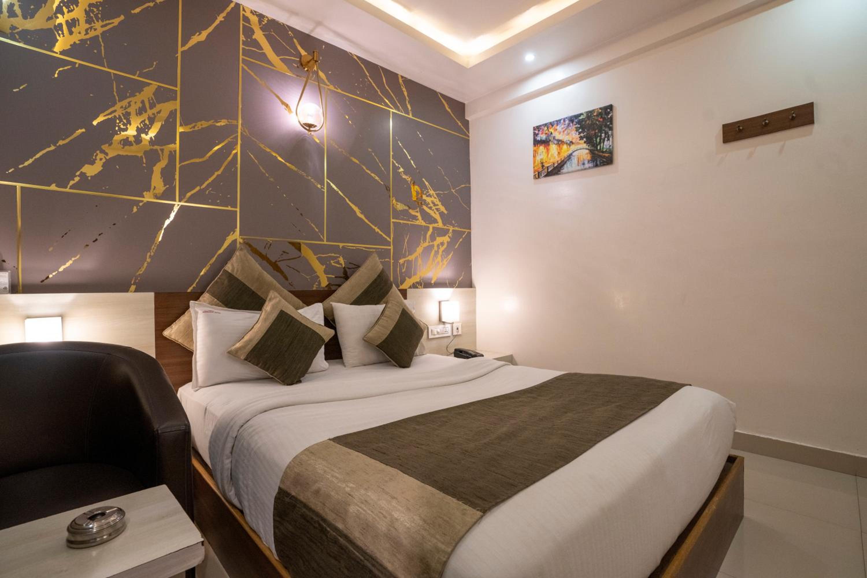 Aishwarya Suites