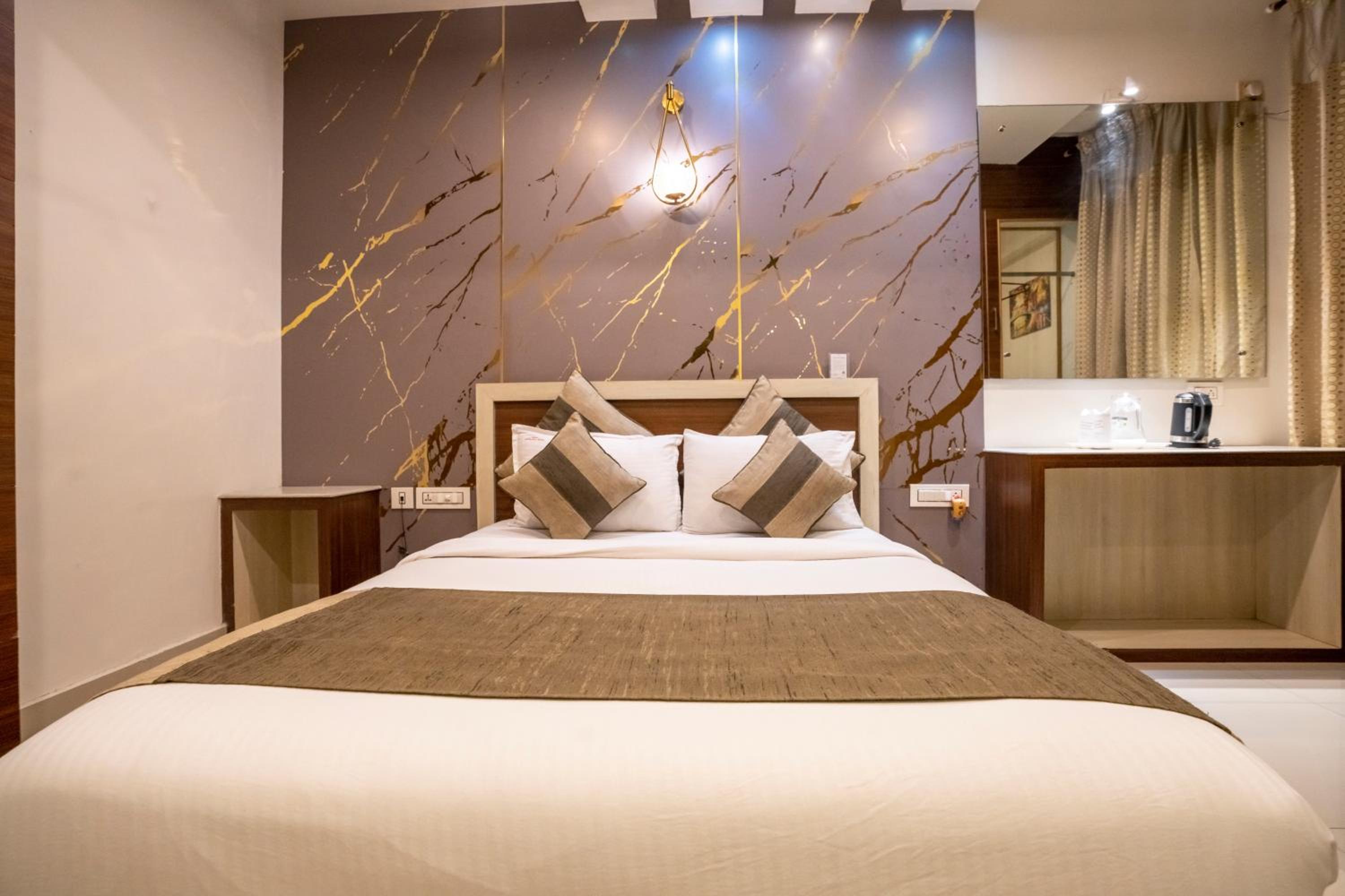 Aishwarya Suites
