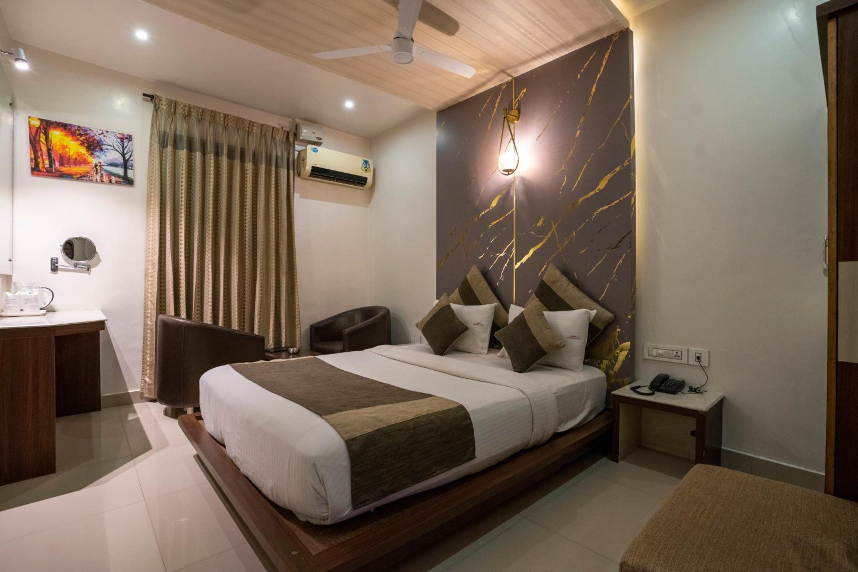 Aishwarya Suites