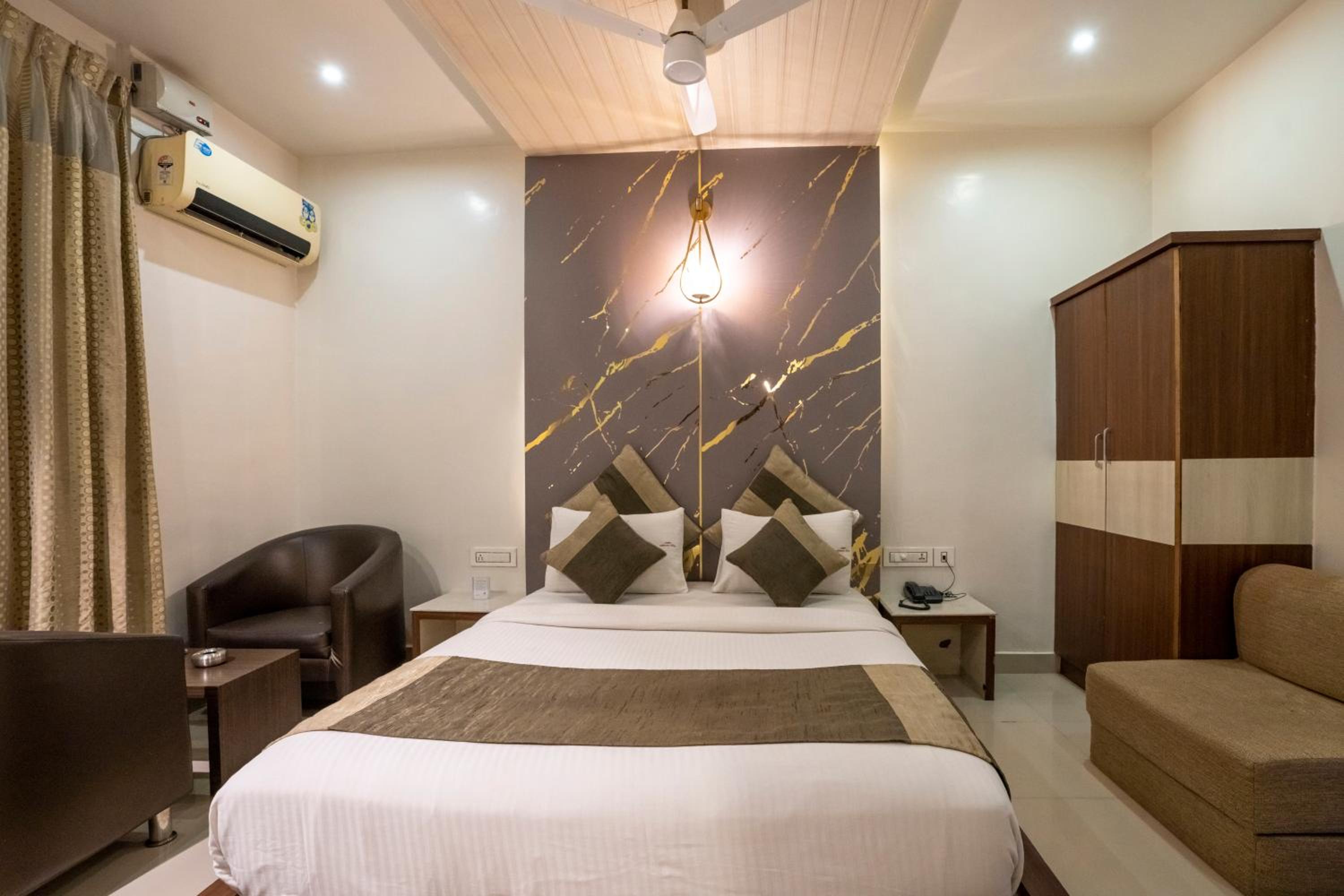Aishwarya Suites