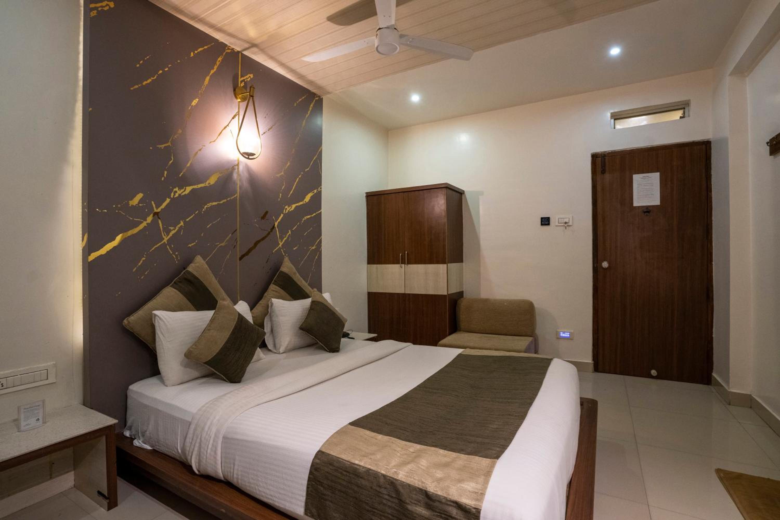 Aishwarya Suites