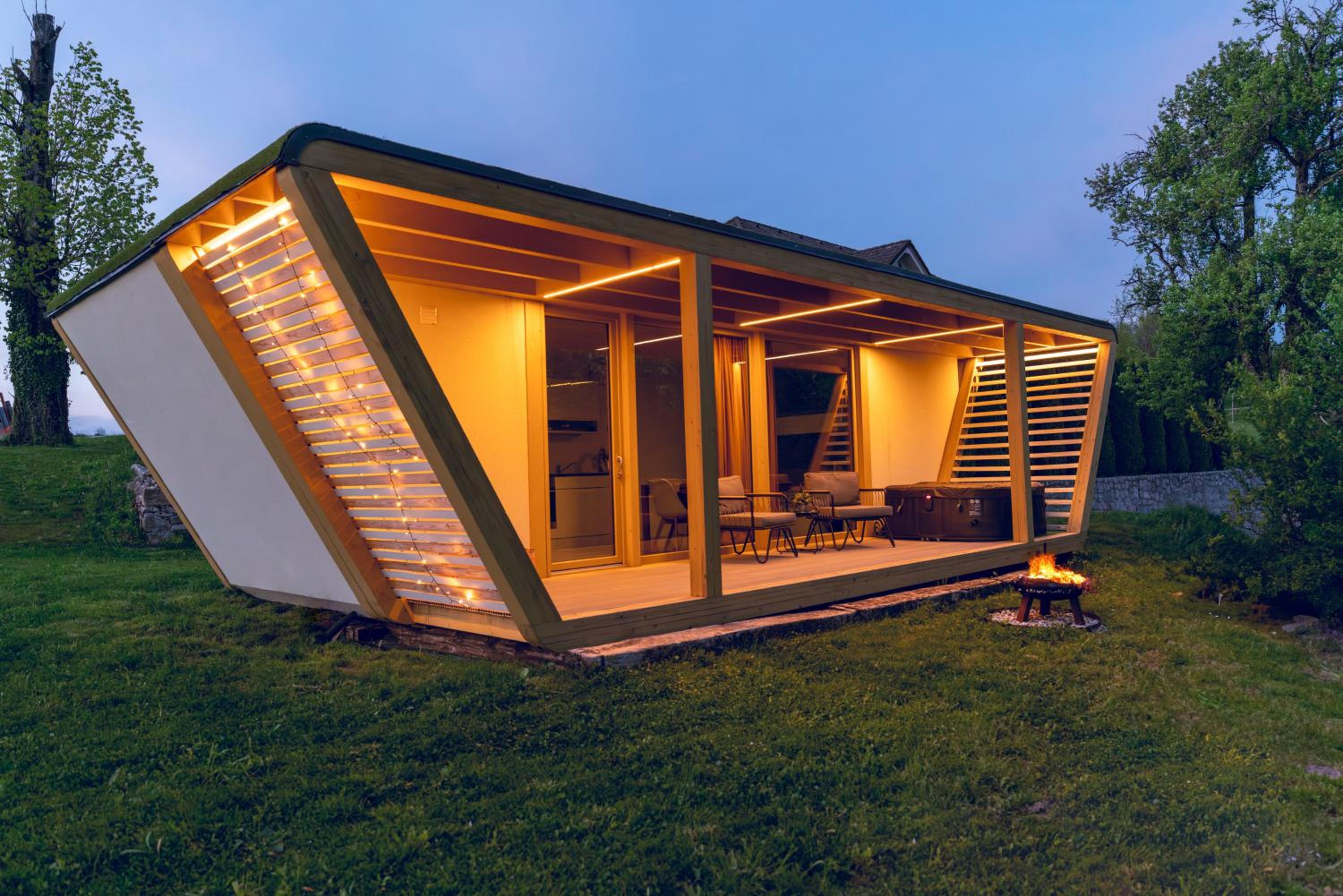 Hotel Holiday House Hona Lux