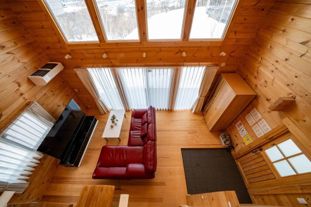 The Crestview Lodge