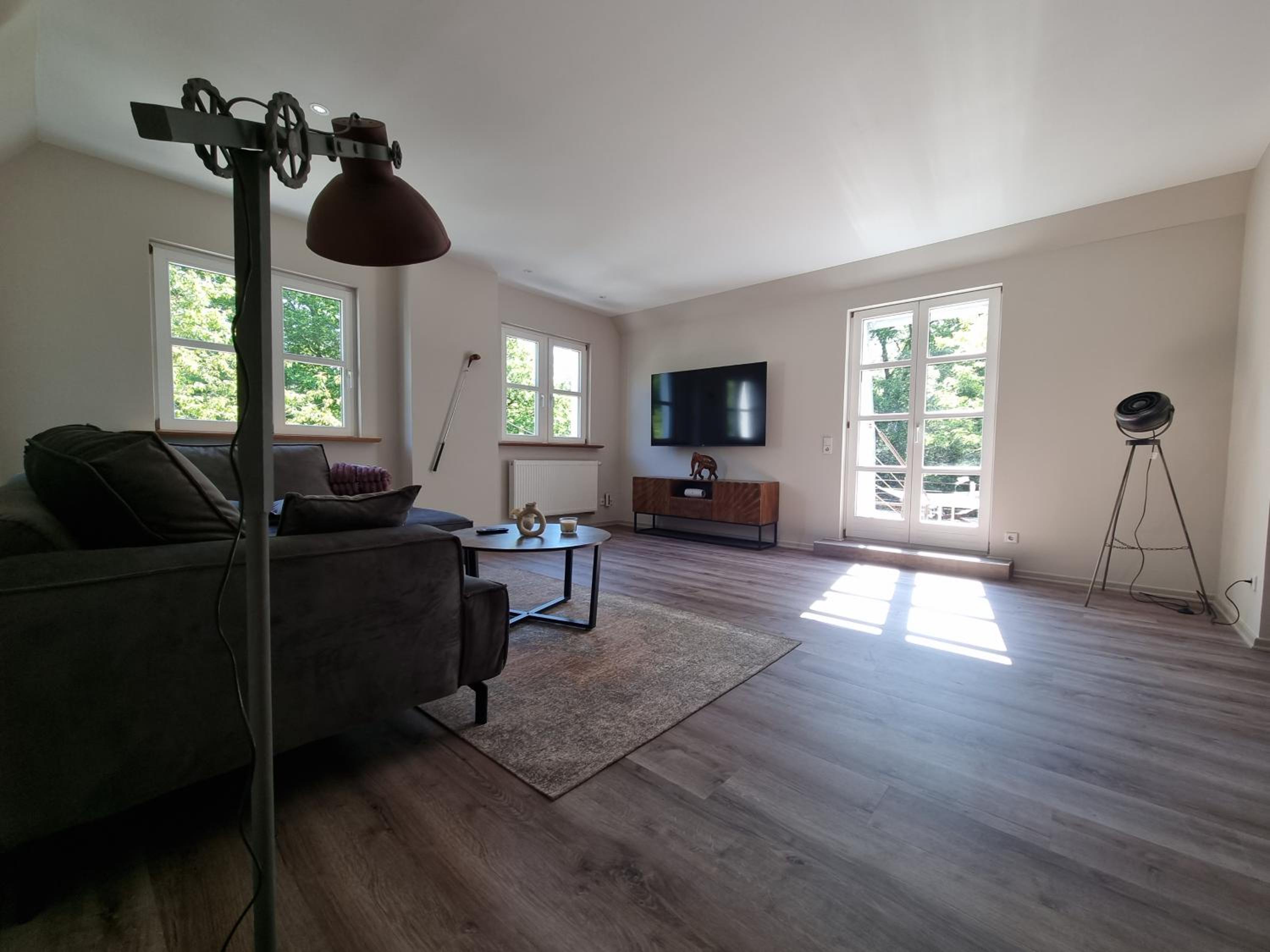 Klimaanlage, 5 Sterne Villa Bahnhoftraum, plus NEU zubuchbares Event, 333 qm, 1200qm Garten, virtueller Rundgang, Dachterrasse, Whirlpoolbadewanne