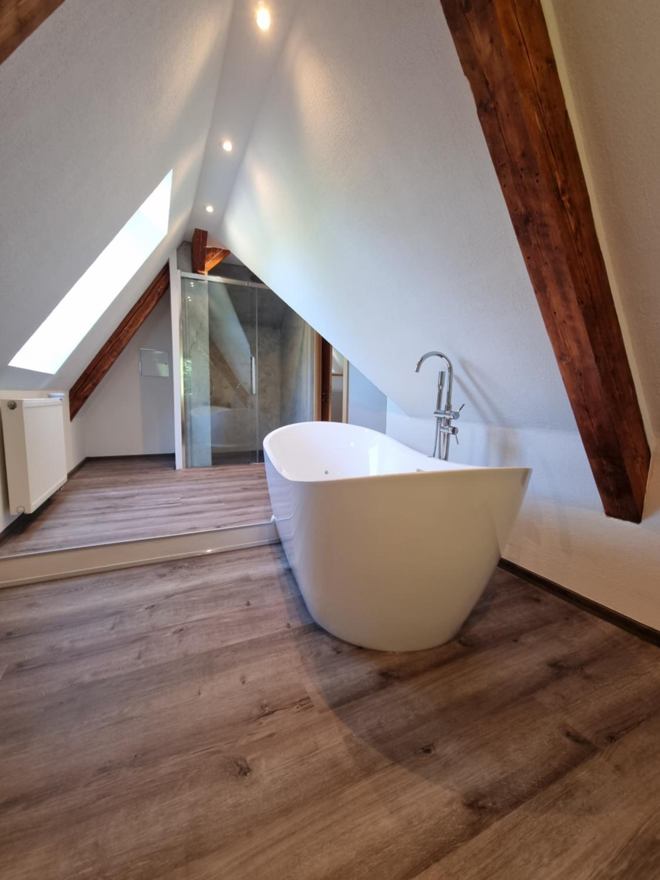 Klimaanlage, 5 Sterne Villa Bahnhoftraum, plus NEU zubuchbares Event, 333 qm, 1200qm Garten, virtueller Rundgang, Dachterrasse, Whirlpoolbadewanne