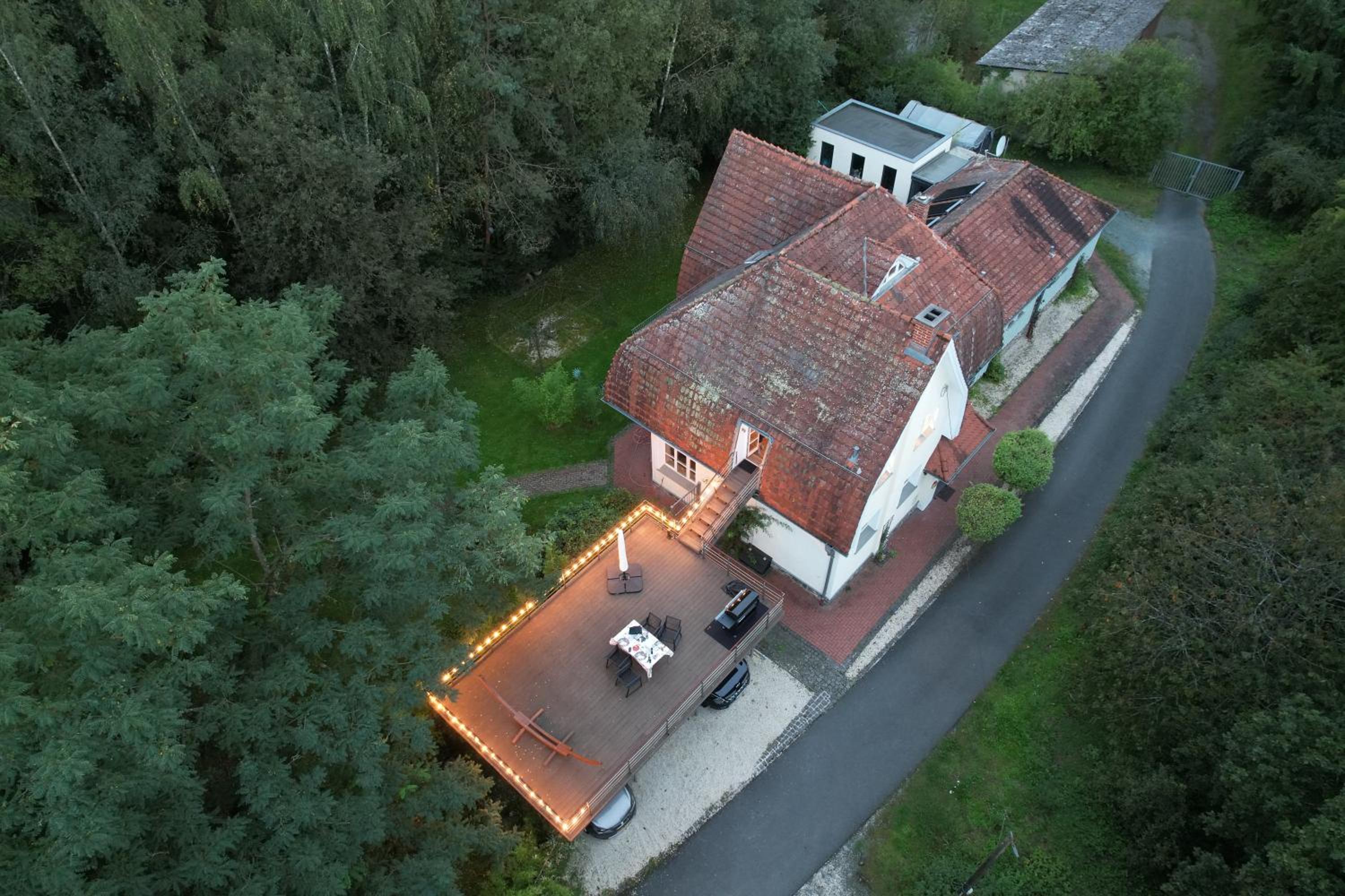 Klimaanlage, 5 Sterne Villa Bahnhoftraum, plus NEU zubuchbares Event, 333 qm, 1200qm Garten, virtueller Rundgang, Dachterrasse, Whirlpoolbadewanne