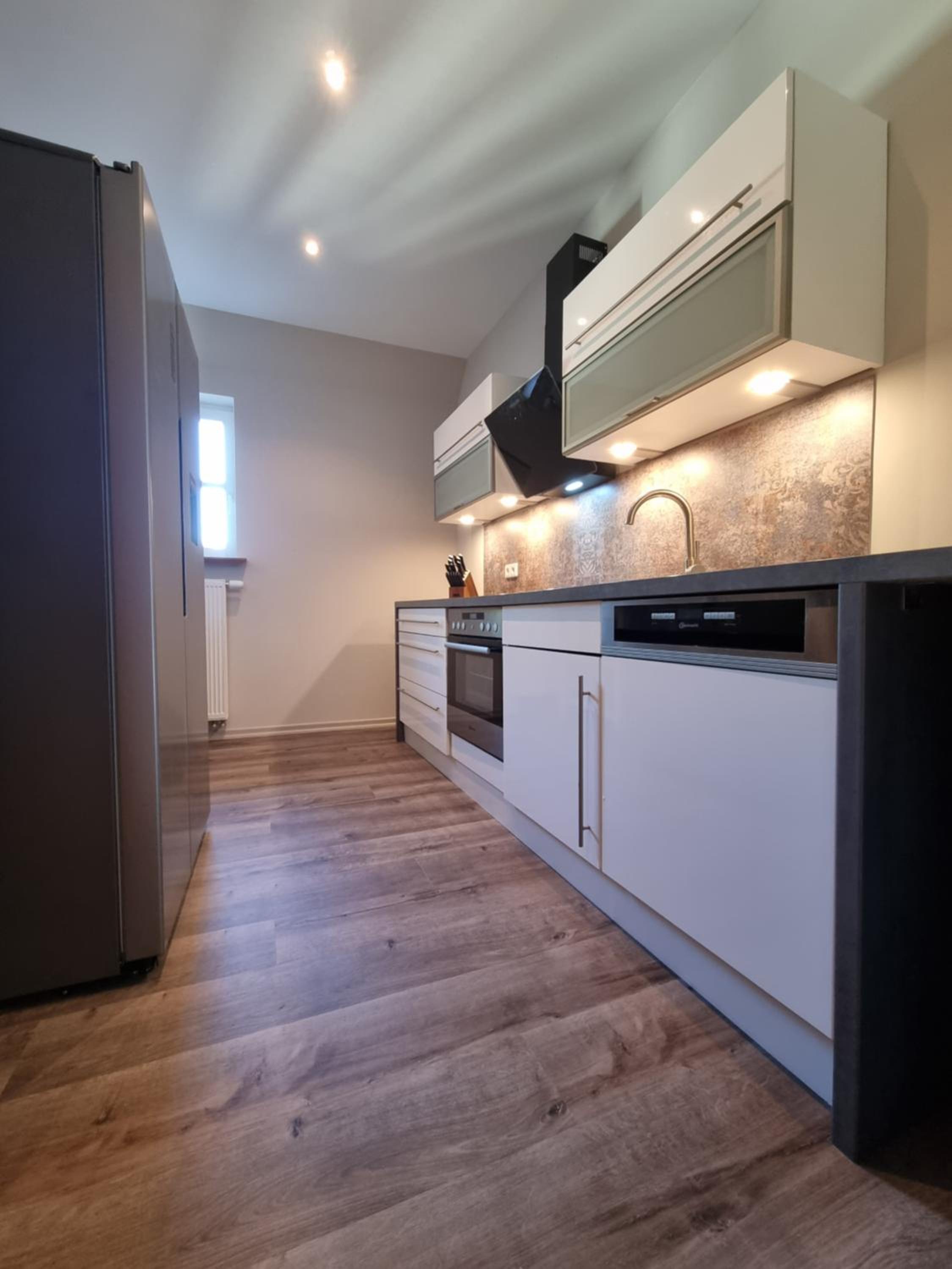 Klimaanlage, 5 Sterne Villa Bahnhoftraum, plus NEU zubuchbares Event, 333 qm, 1200qm Garten, virtueller Rundgang, Dachterrasse, Whirlpoolbadewanne