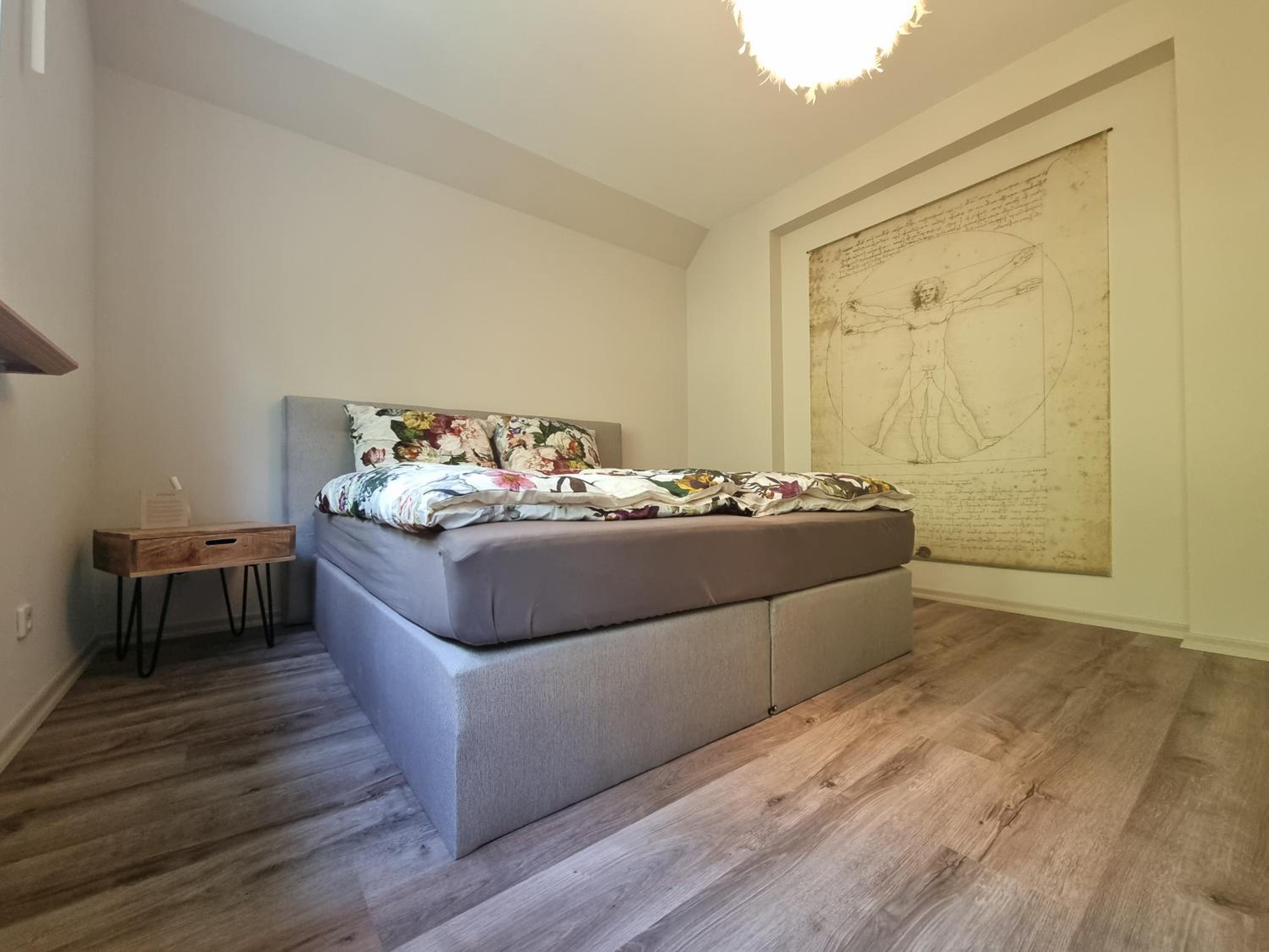 Klimaanlage, 5 Sterne Villa Bahnhoftraum, plus NEU zubuchbares Event, 333 qm, 1200qm Garten, virtueller Rundgang, Dachterrasse, Whirlpoolbadewanne