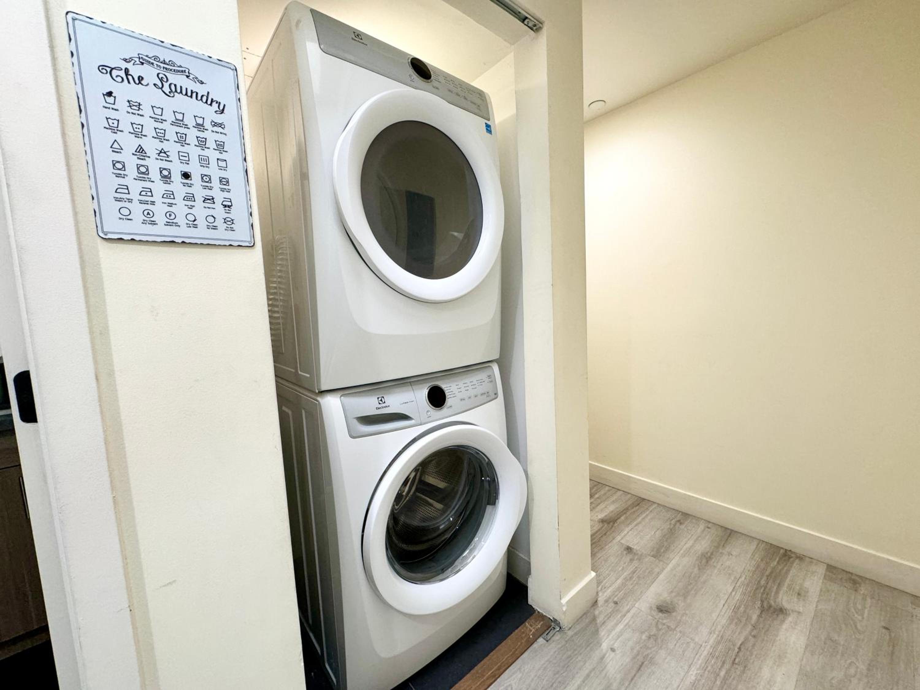 Cozy Chamber 3 BR Hollywood Townhouse