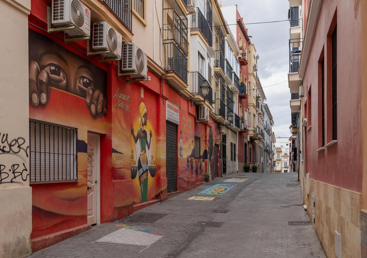 Málaga centro bonito Apto amplio y confortable wifi escritorio