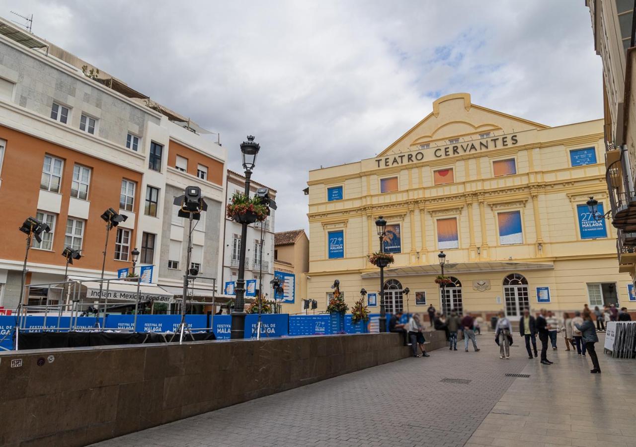 Málaga centro bonito Apto amplio y confortable wifi escritorio