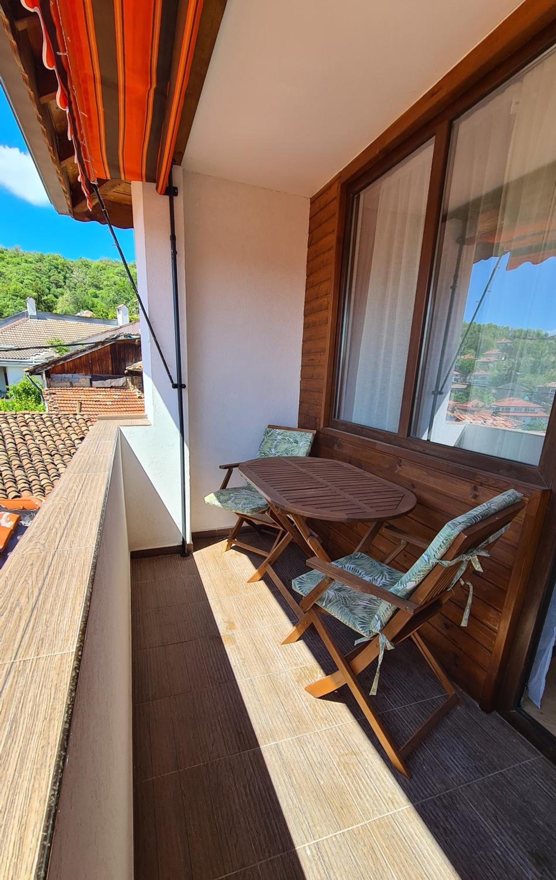 Lazarov Suites - Luxury one and two bedroom apartments