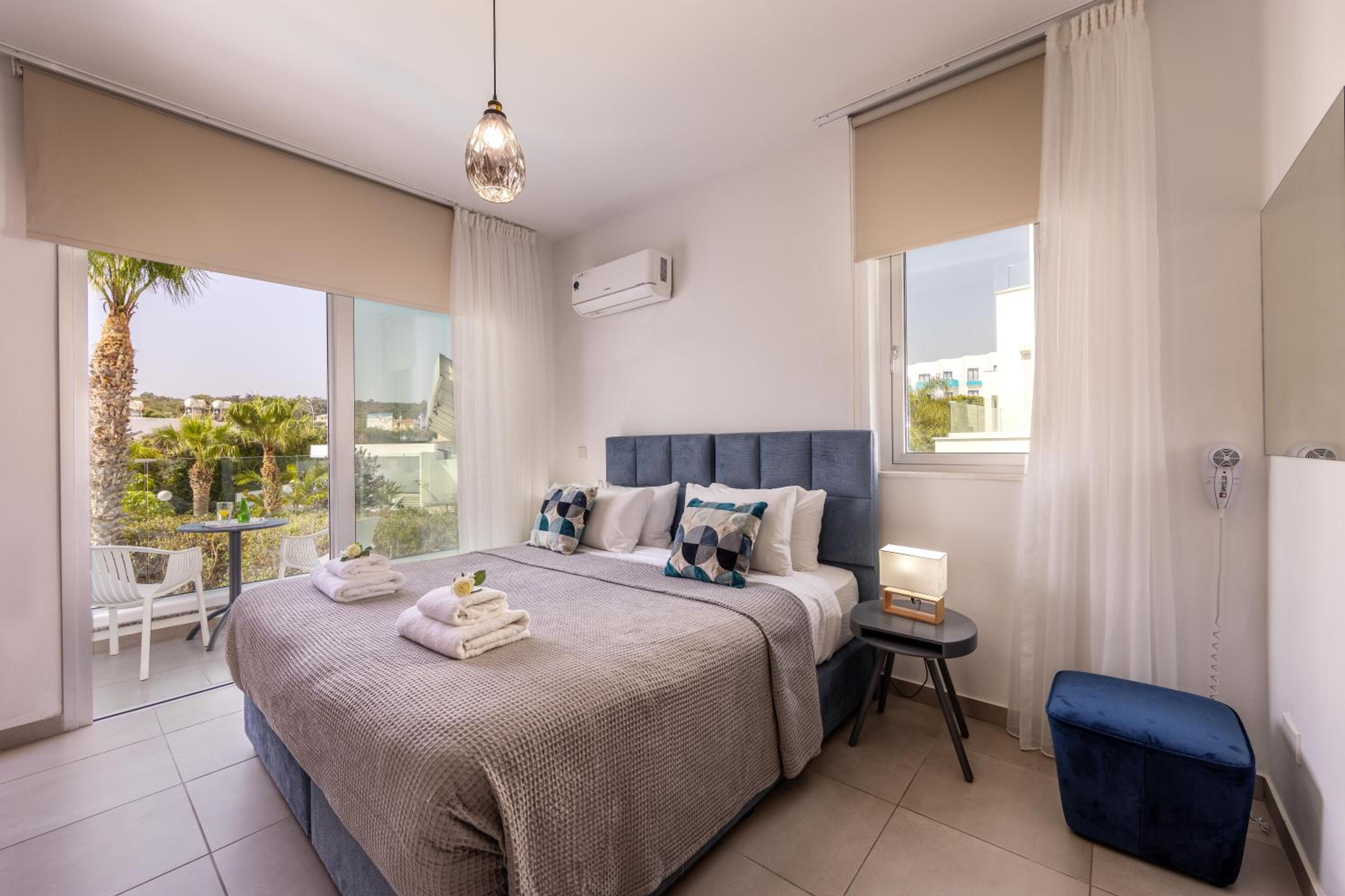 Fig Tree Bay Residences 3-Jacuzzi-Hotub -Pool view 3