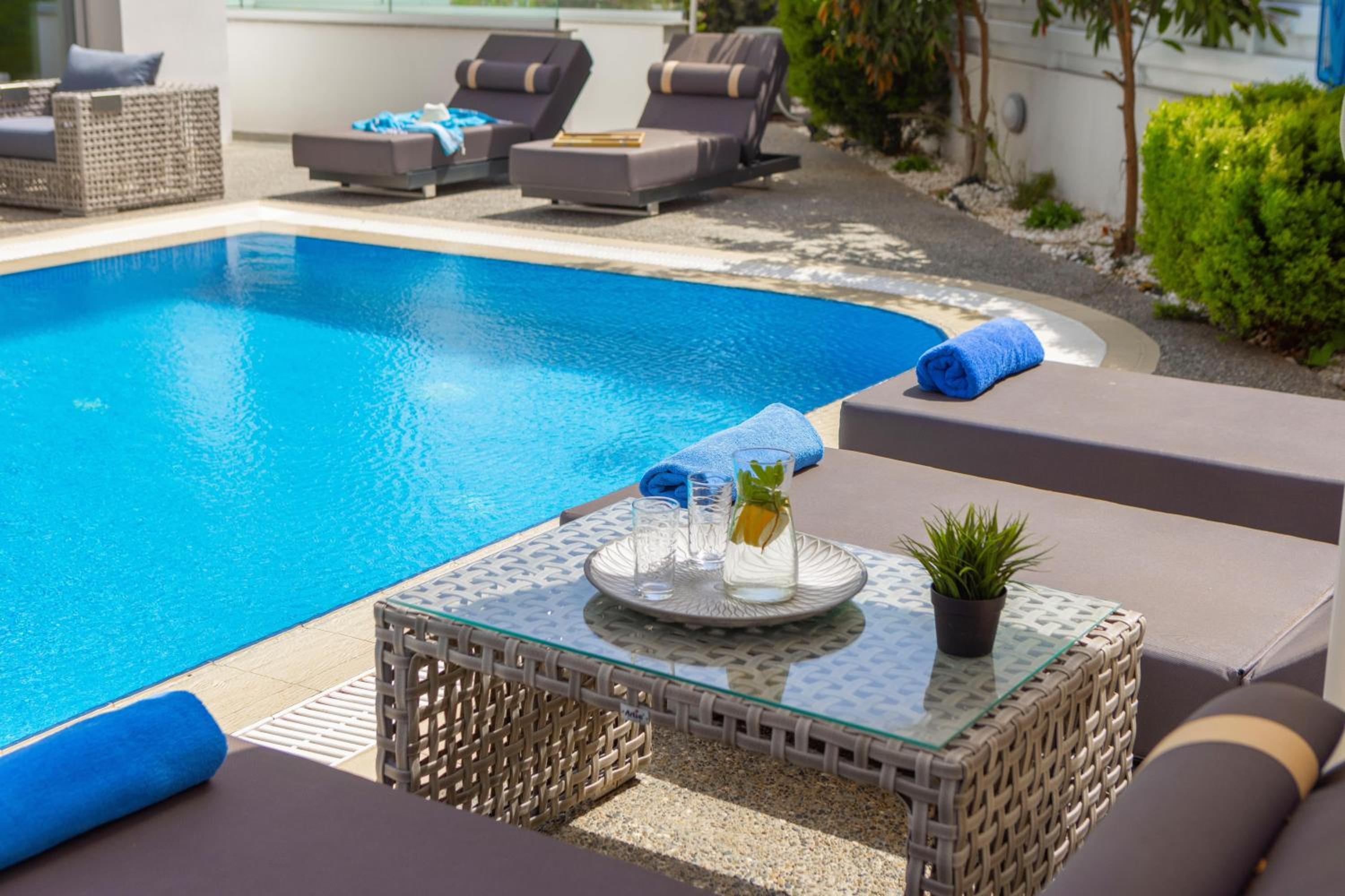 Fig Tree Bay Residences 3-Jacuzzi-Hotub -Pool view 2