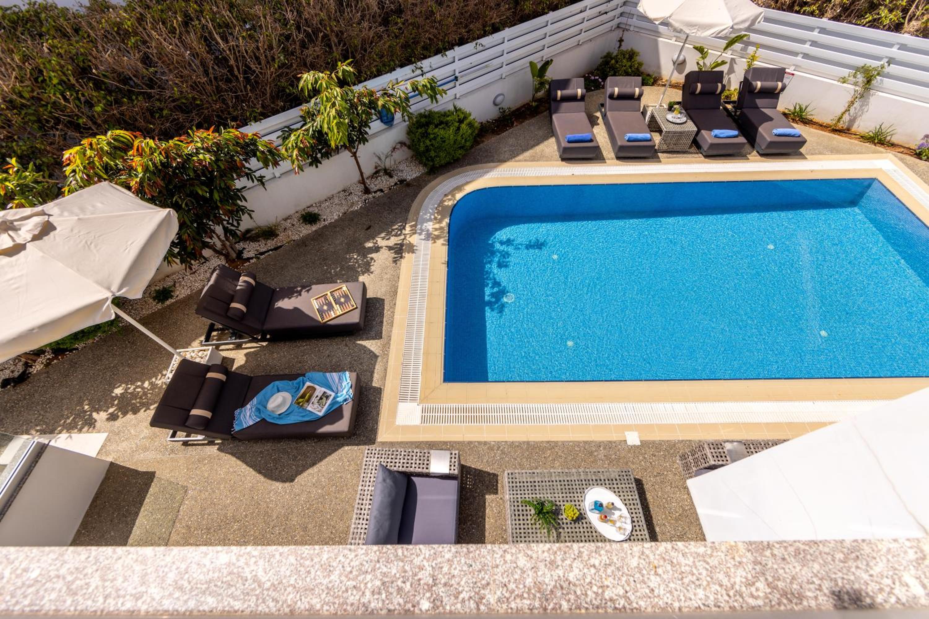 Fig Tree Bay Residences 3-Jacuzzi-Hotub -Pool view 5