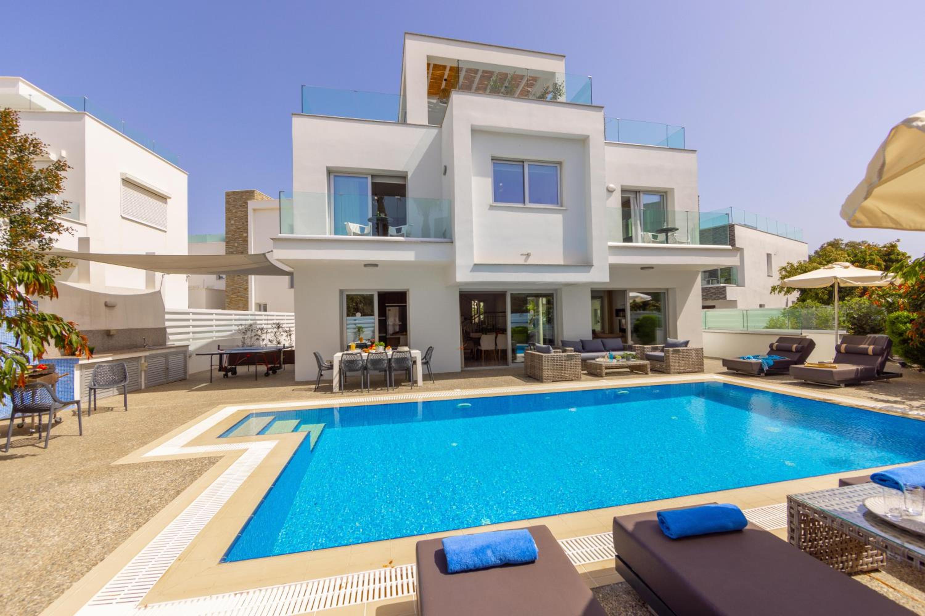Fig Tree Bay Residences 3-Jacuzzi-Hotub -Pool view 4