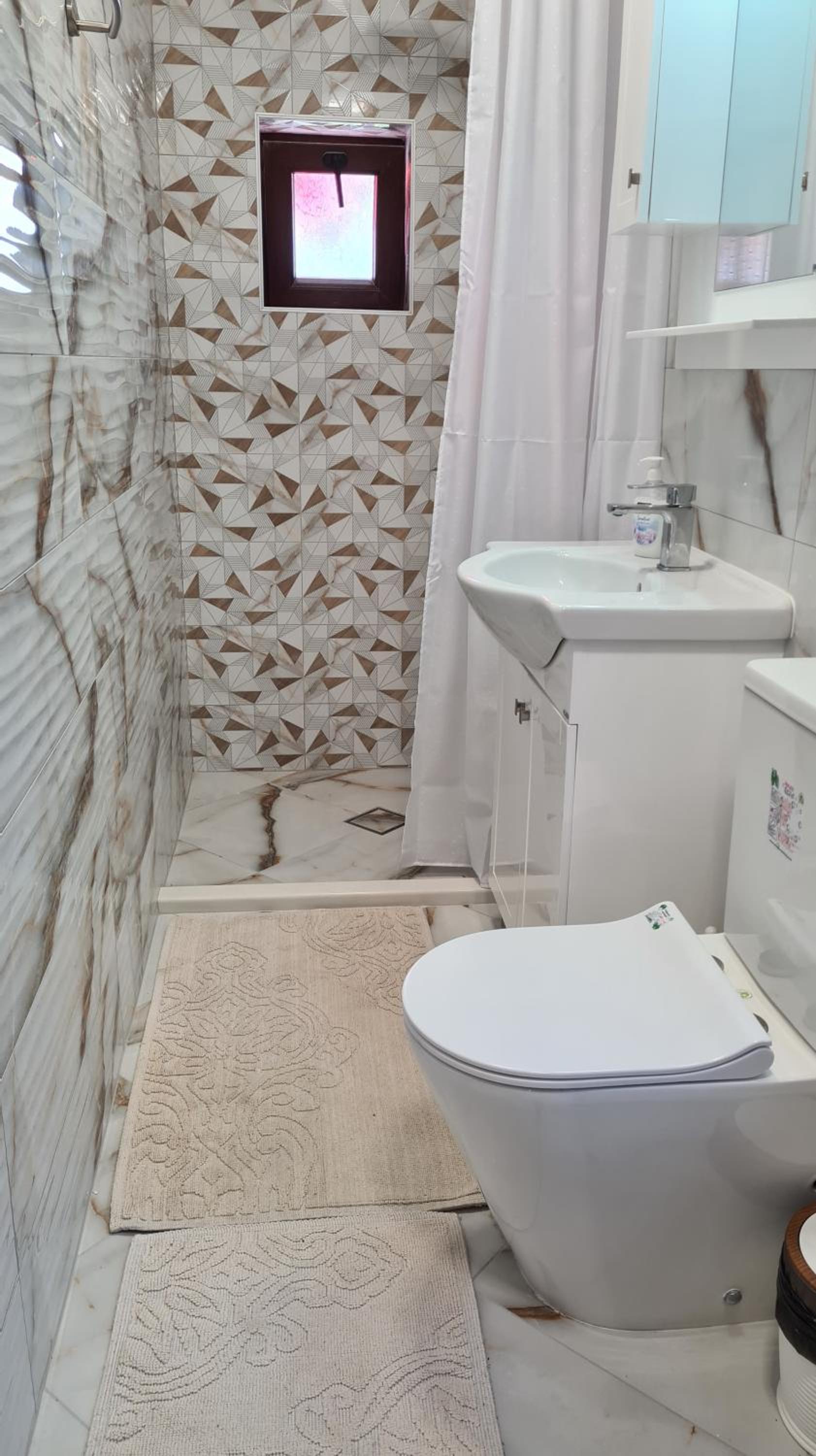 Lazarov Suites - Luxury one and two bedroom apartments