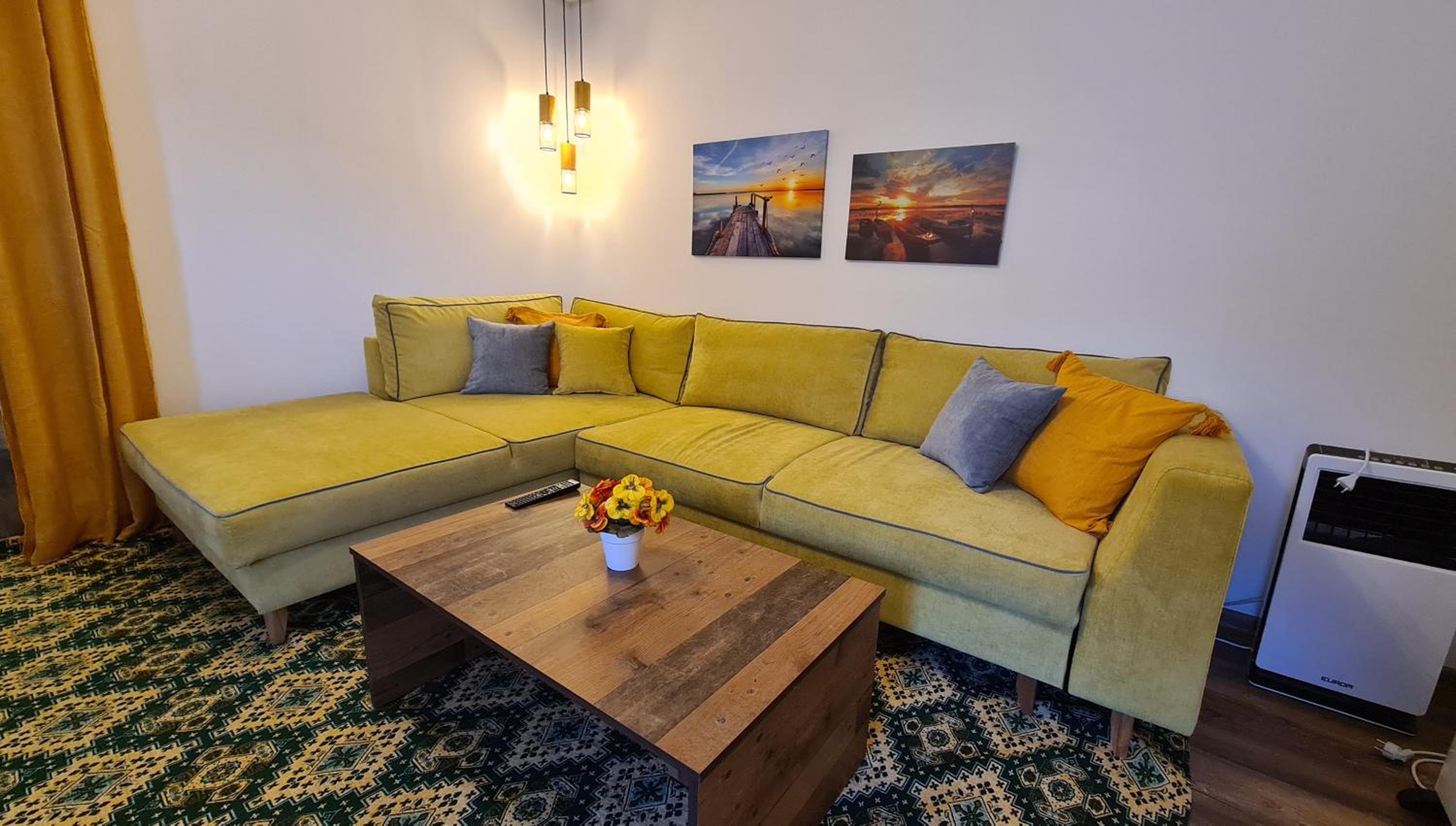 Lazarov Suites - Luxury one and two bedroom apartments
