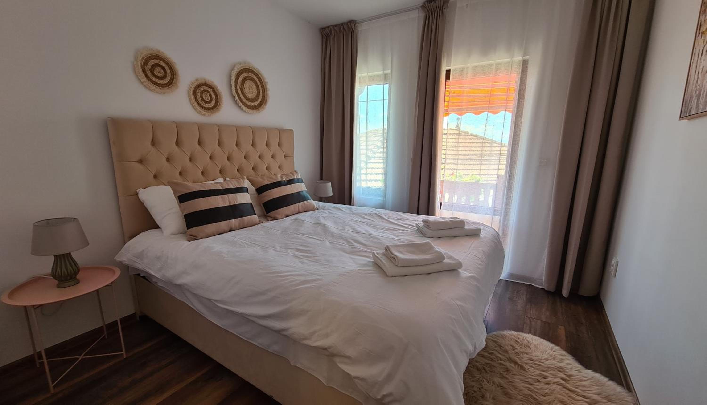 Lazarov Suites - Luxury one and two bedroom apartments