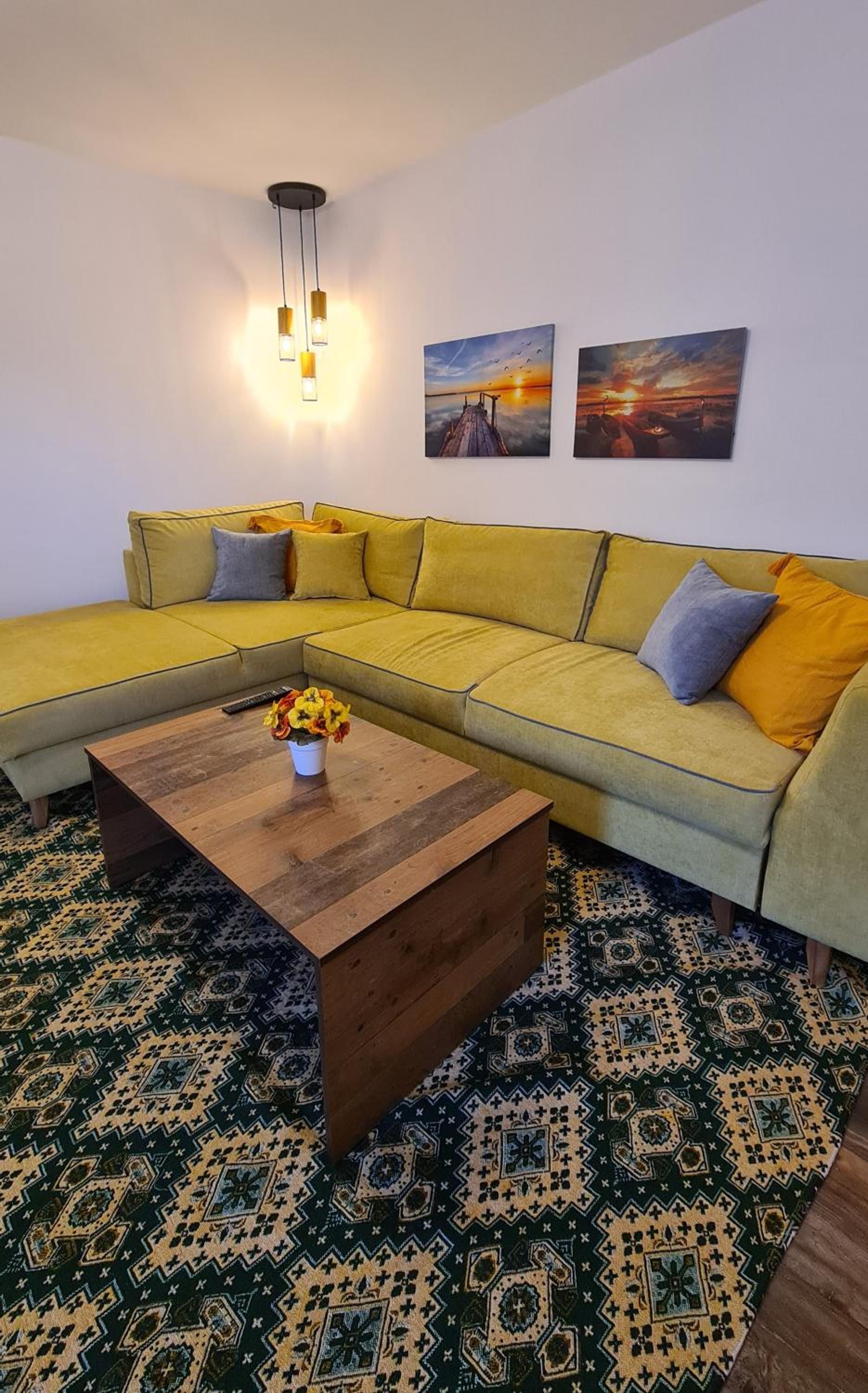 Lazarov Suites - Luxury one and two bedroom apartments