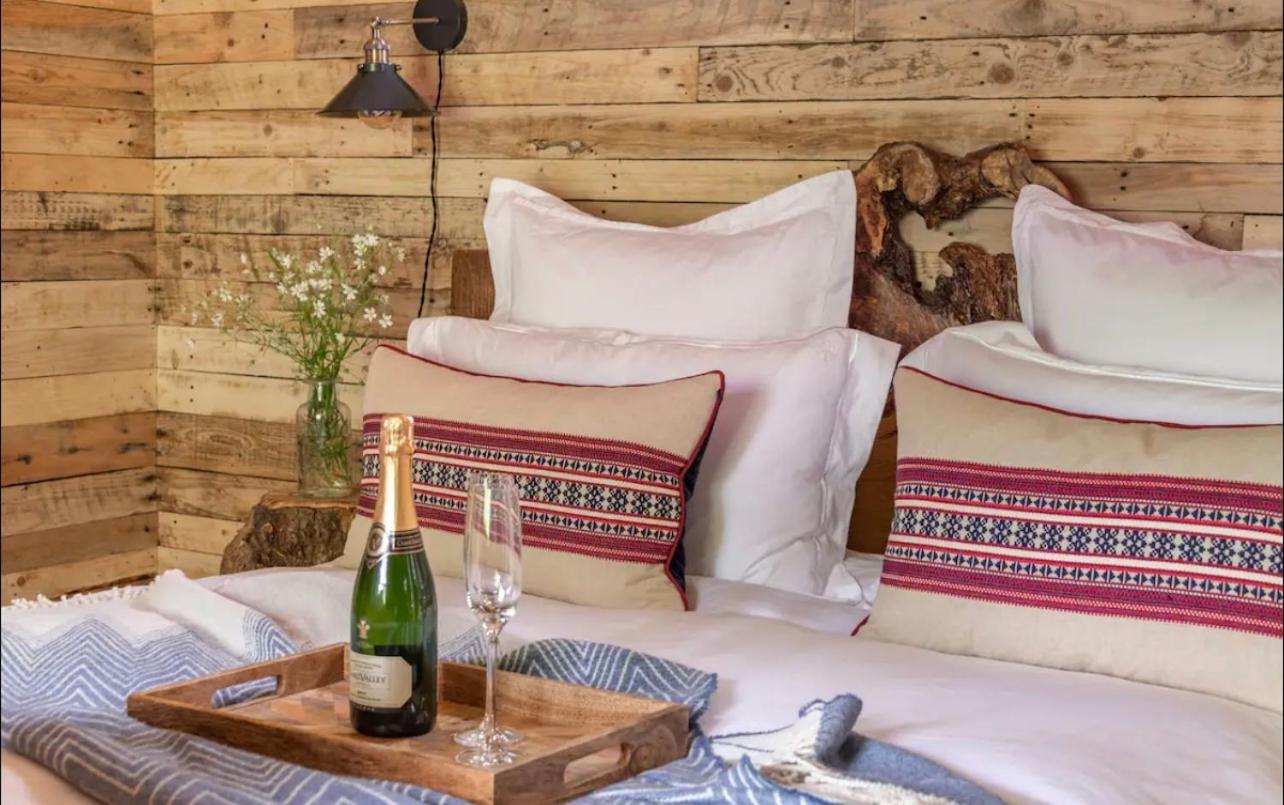 Unique Secluded Romantic Treehouse in Cornwall, sleeps 2