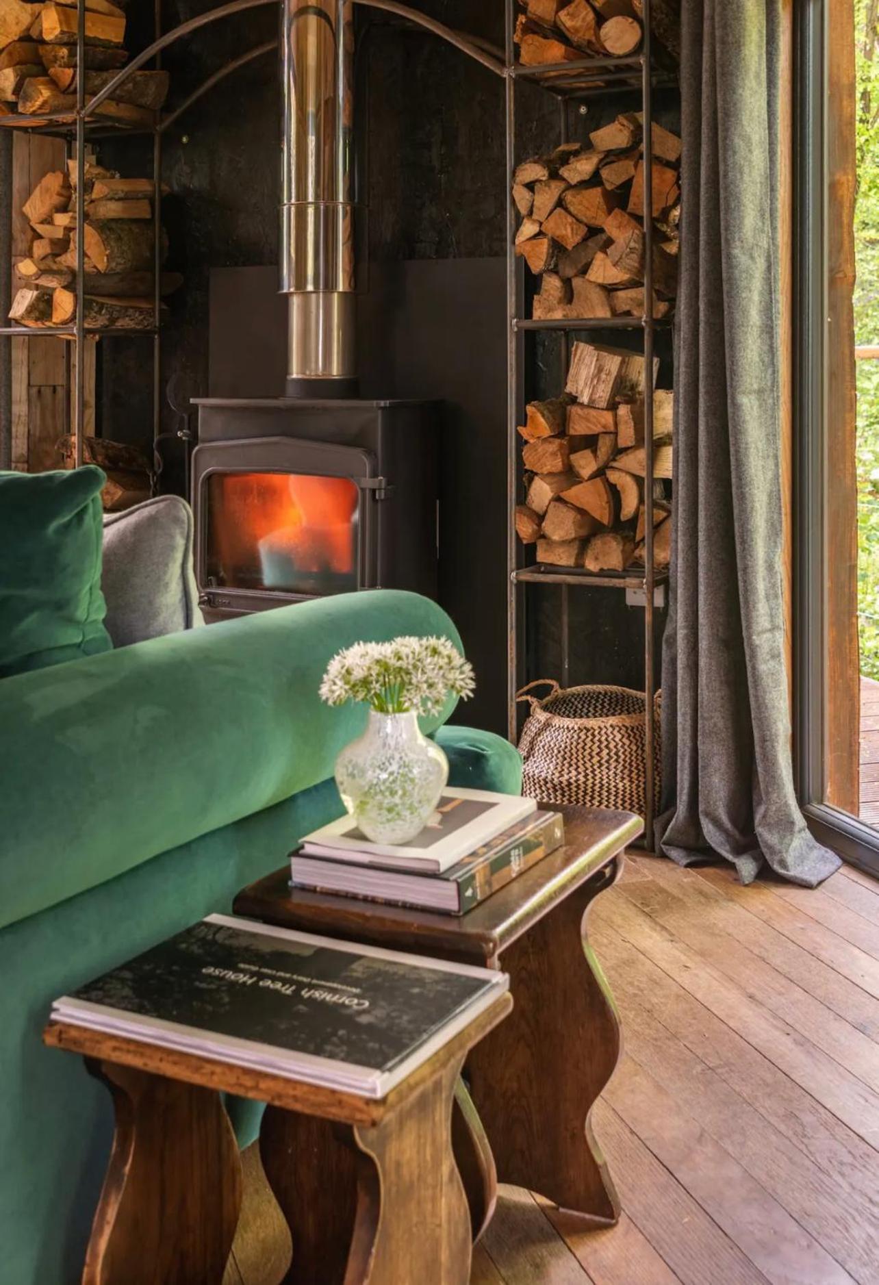 Unique Secluded Romantic Treehouse in Cornwall, sleeps 2
