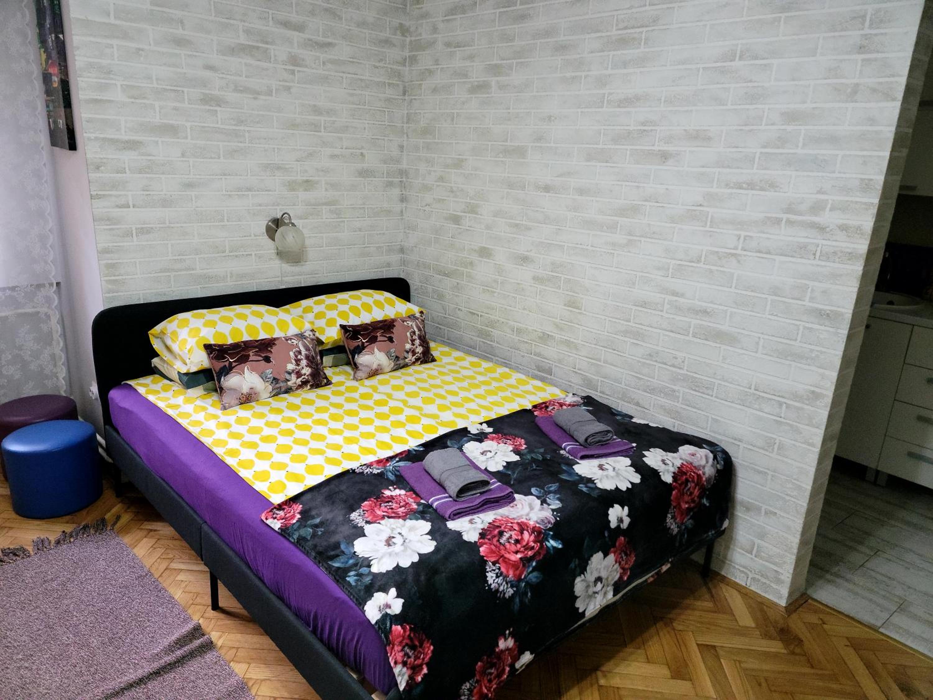 Apartman "GARDEN" with PRIVATE PARKING view 5