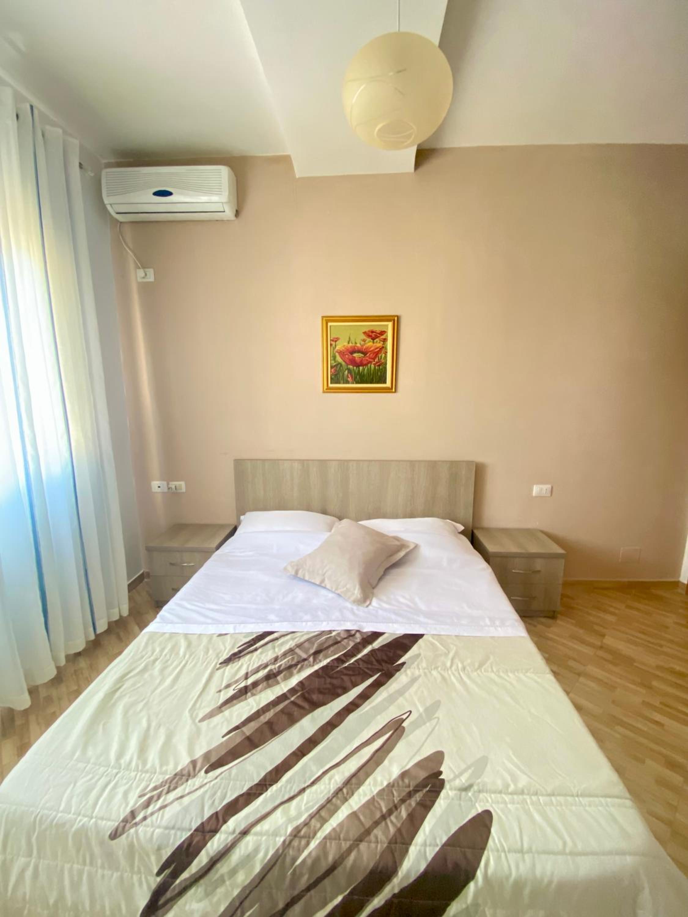 George Luxury Apartment Vlore