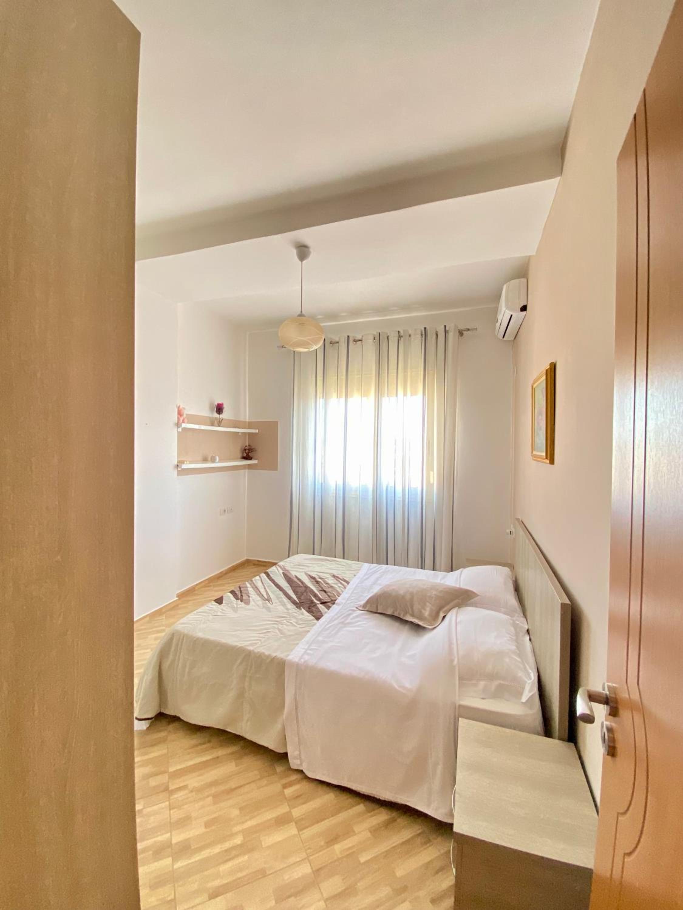 George Luxury Apartment Vlore