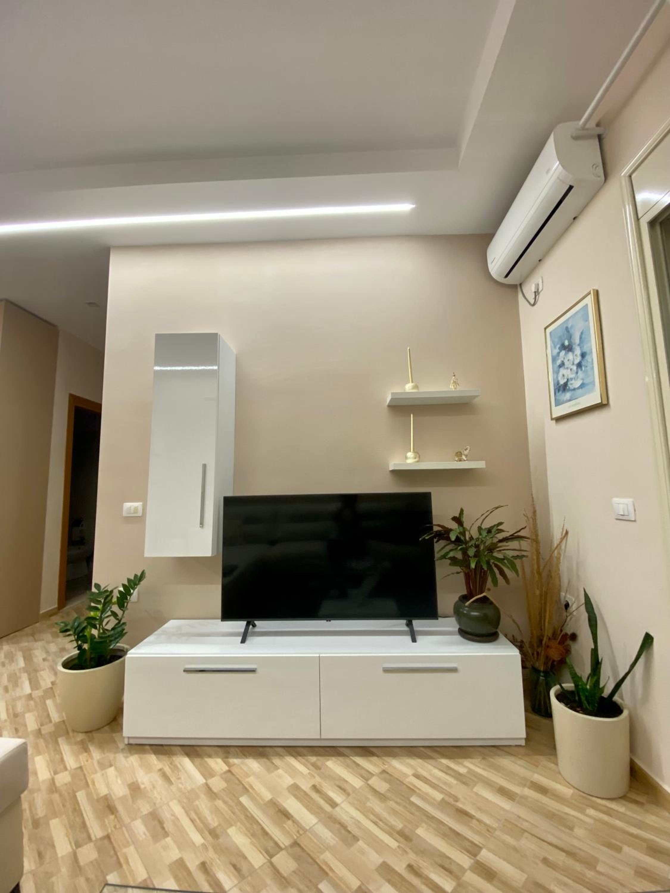George Luxury Apartment Vlore