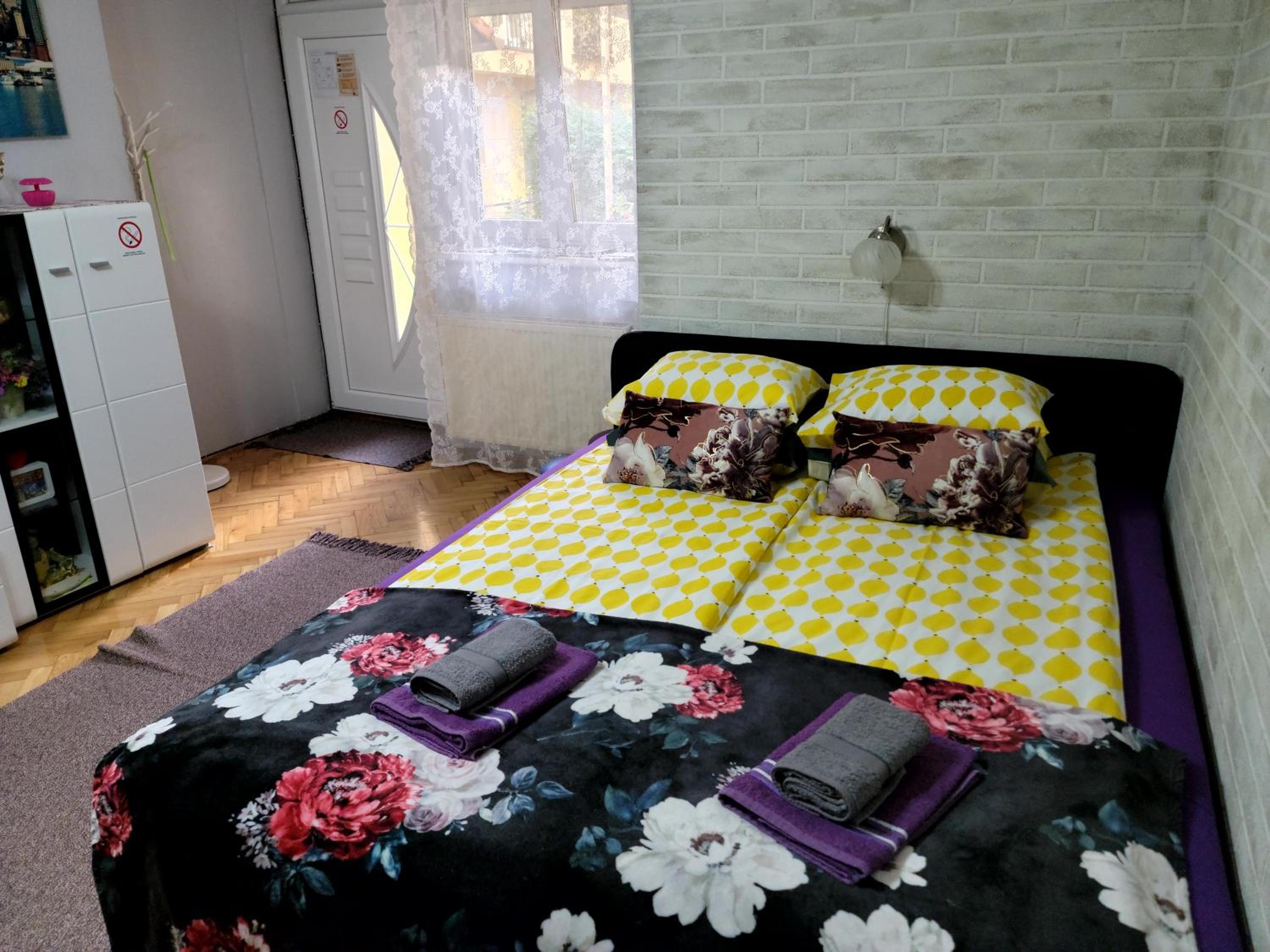 Apartman "GARDEN" with PRIVATE PARKING view 2