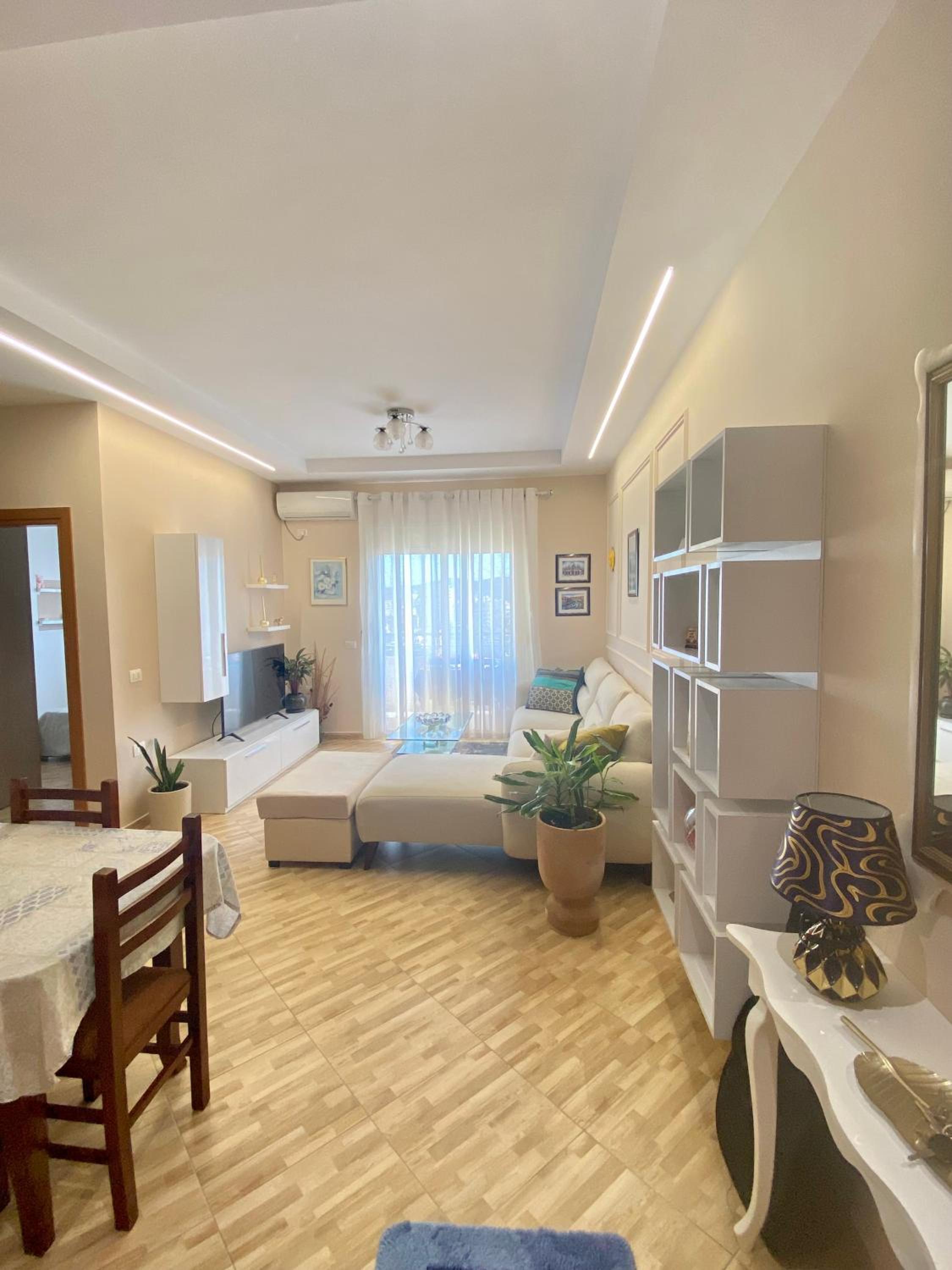 George Luxury Apartment Vlore