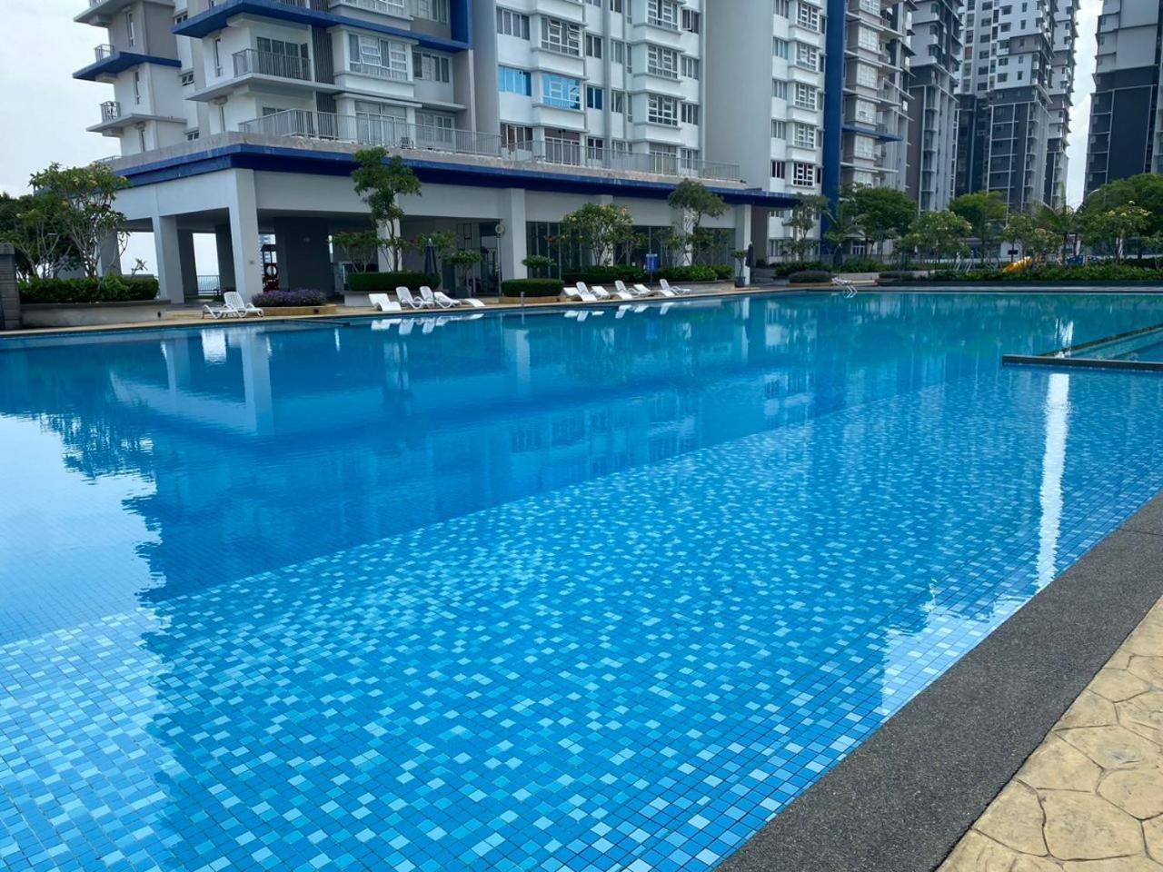 Alwafiqah Palmyra Condo 3 Bedroom- With Netflix & Wifi near Bangi, Kajang, Nilai,Putrajaya, KLIA photo 2