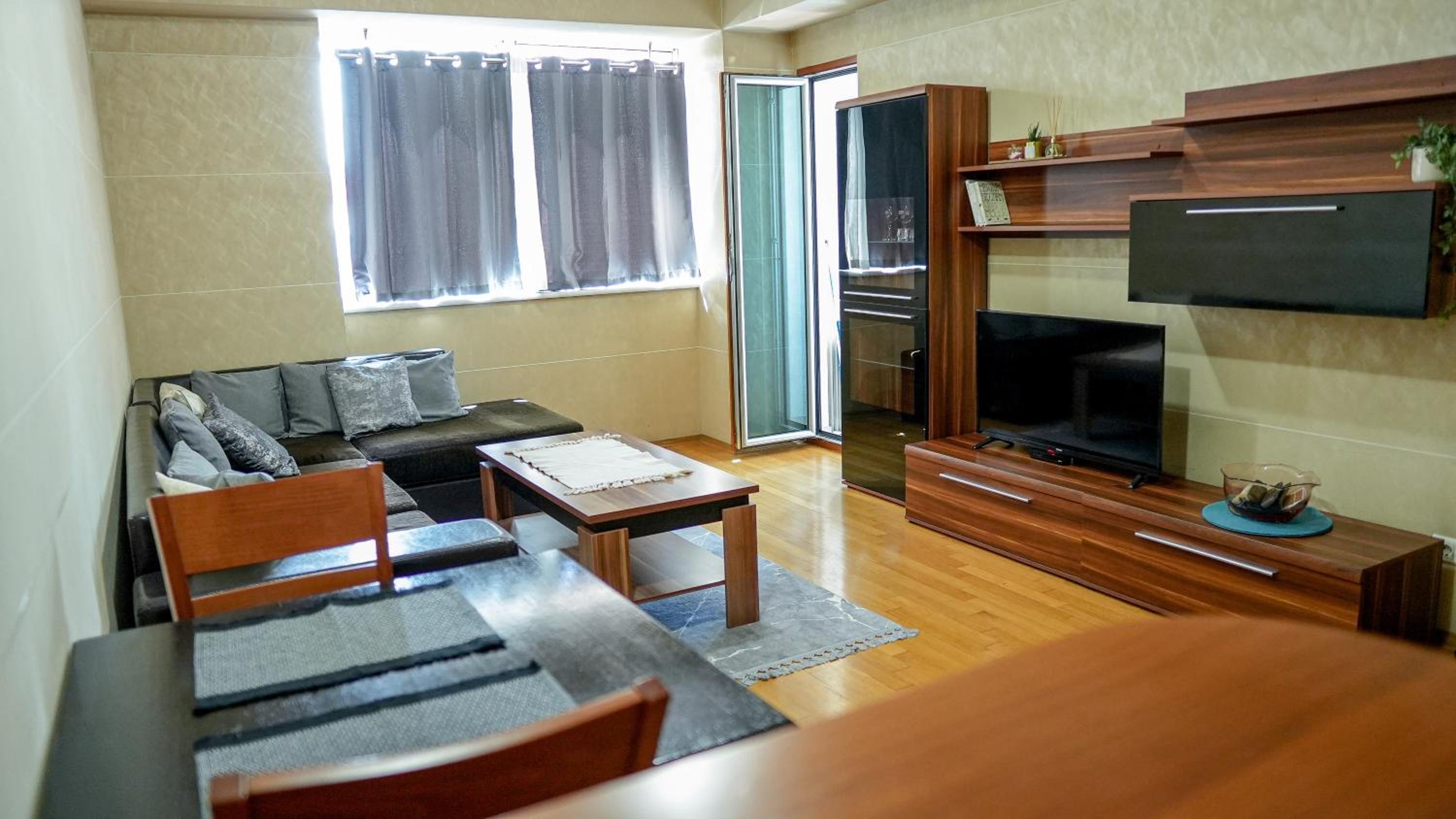 Modern Apartment in City Center view 3