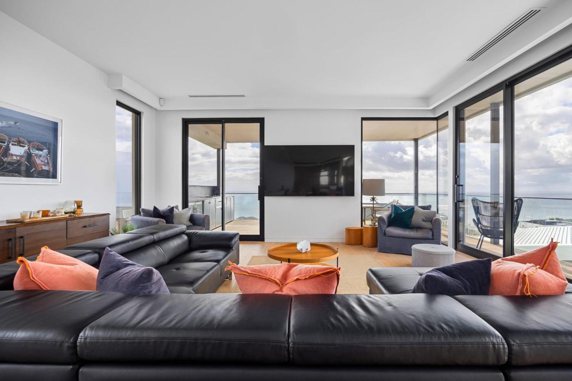 Bayview Luxe Entertainer Pool & World Class View