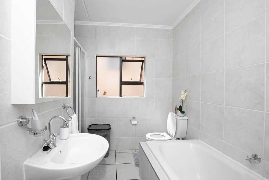 Beautiful 2 bedroom apartment! view 3