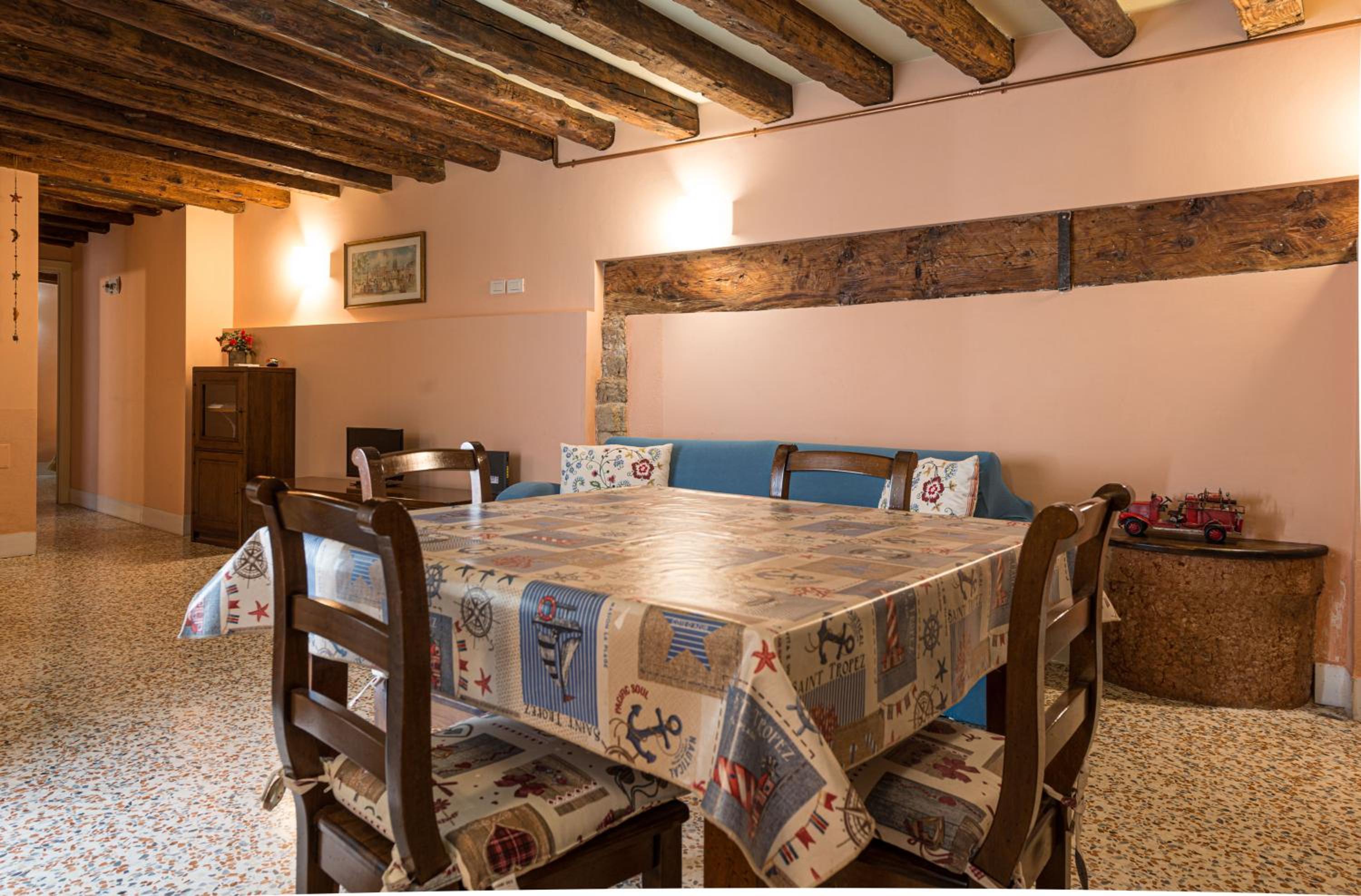 Lovely flat with canal view near Rialto Bridge