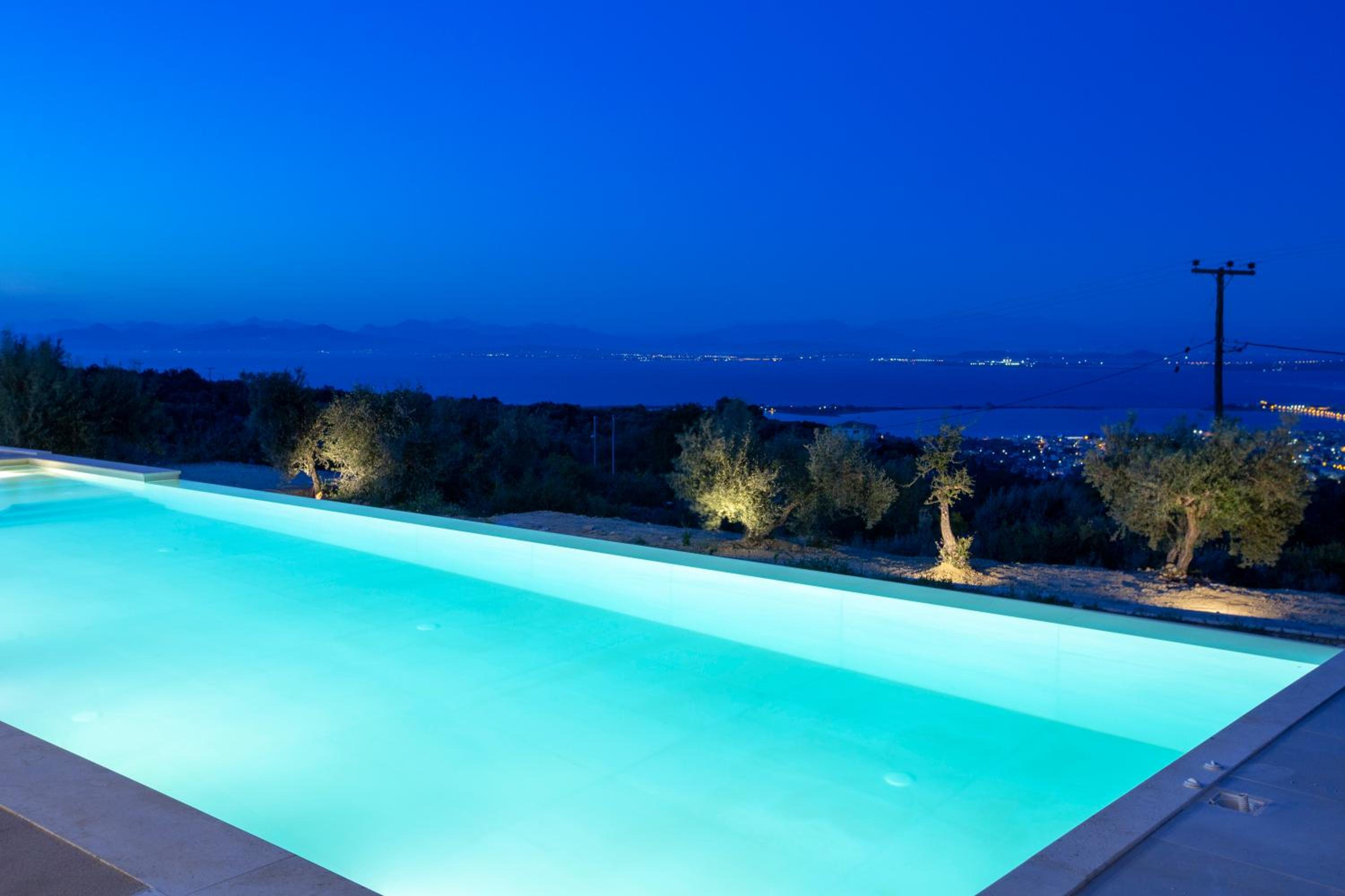 Flomis Luxury Villa