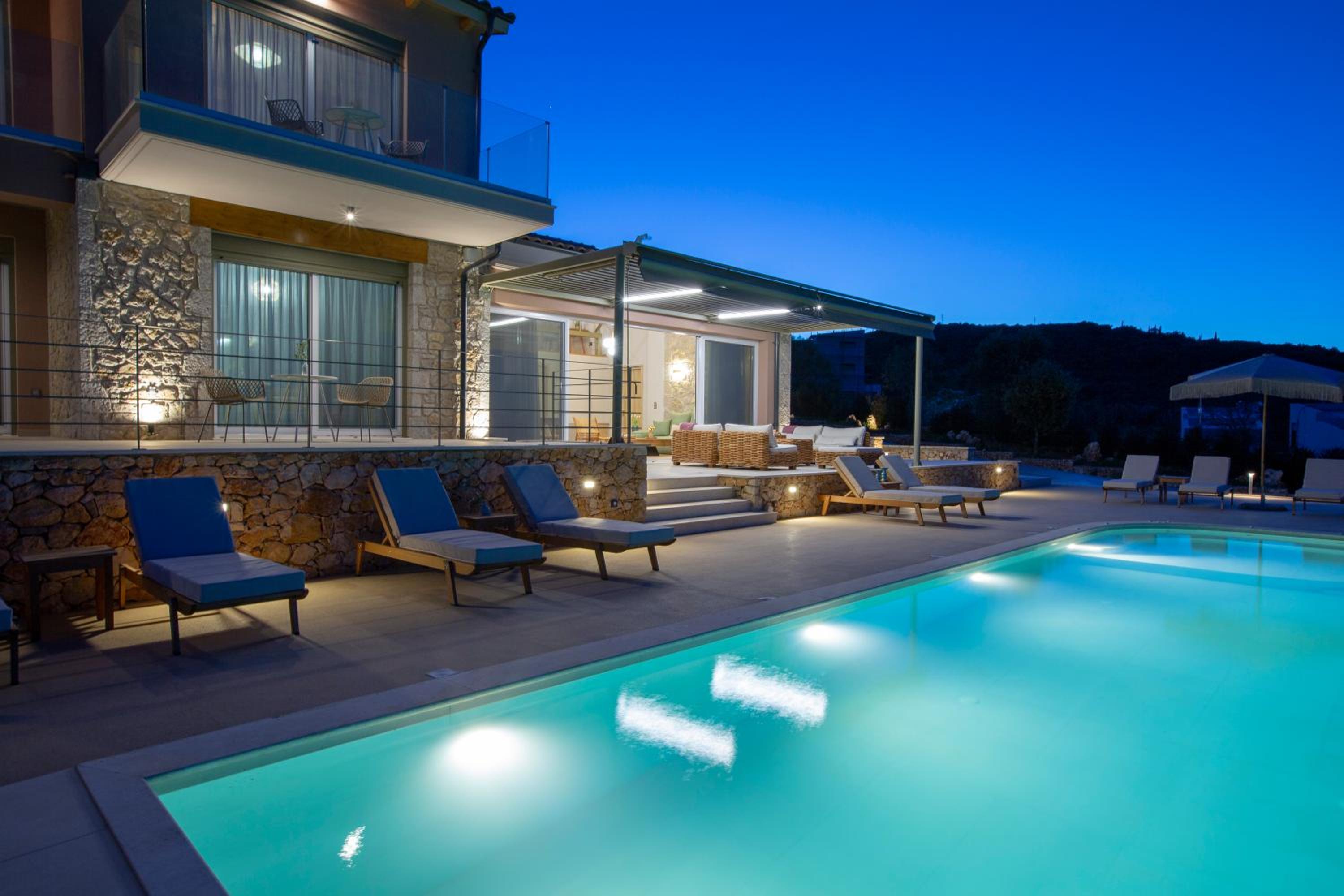 Flomis Luxury Villa