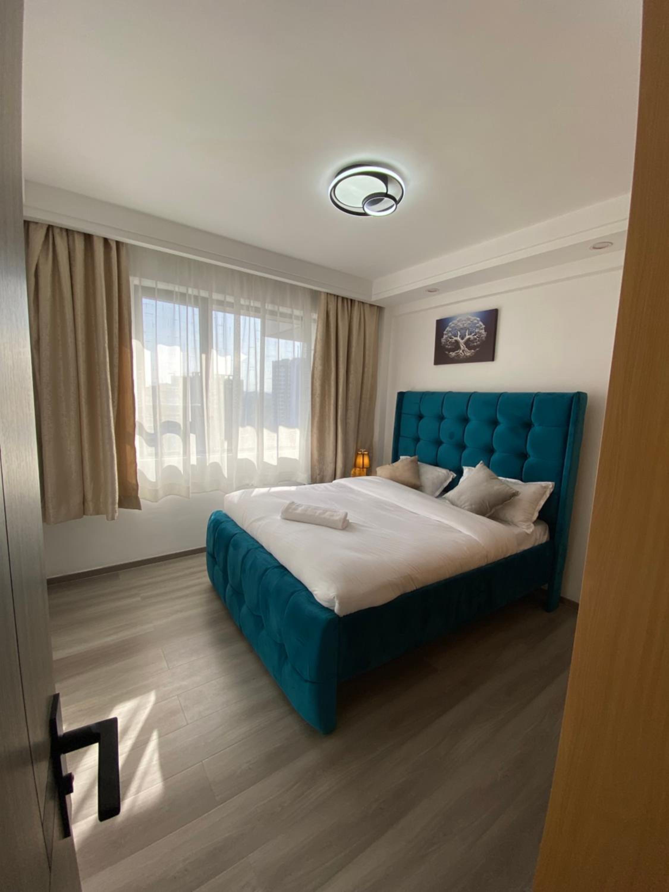 Rare Find Cozy 1bedroom with City Skyline views photo 2
