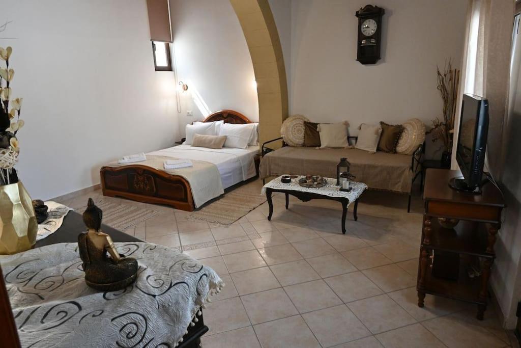 Cozy Traditional House view 4