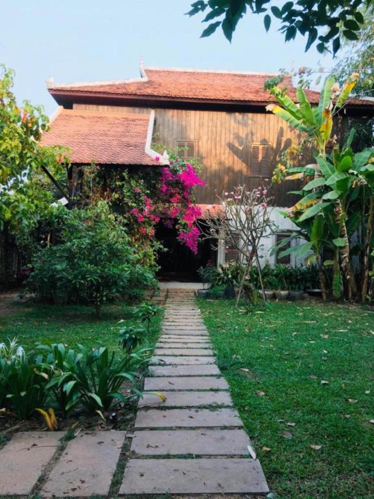 Authentic Wooden Home, Countryside, 10mins Centre! Wat Chreav Homestay