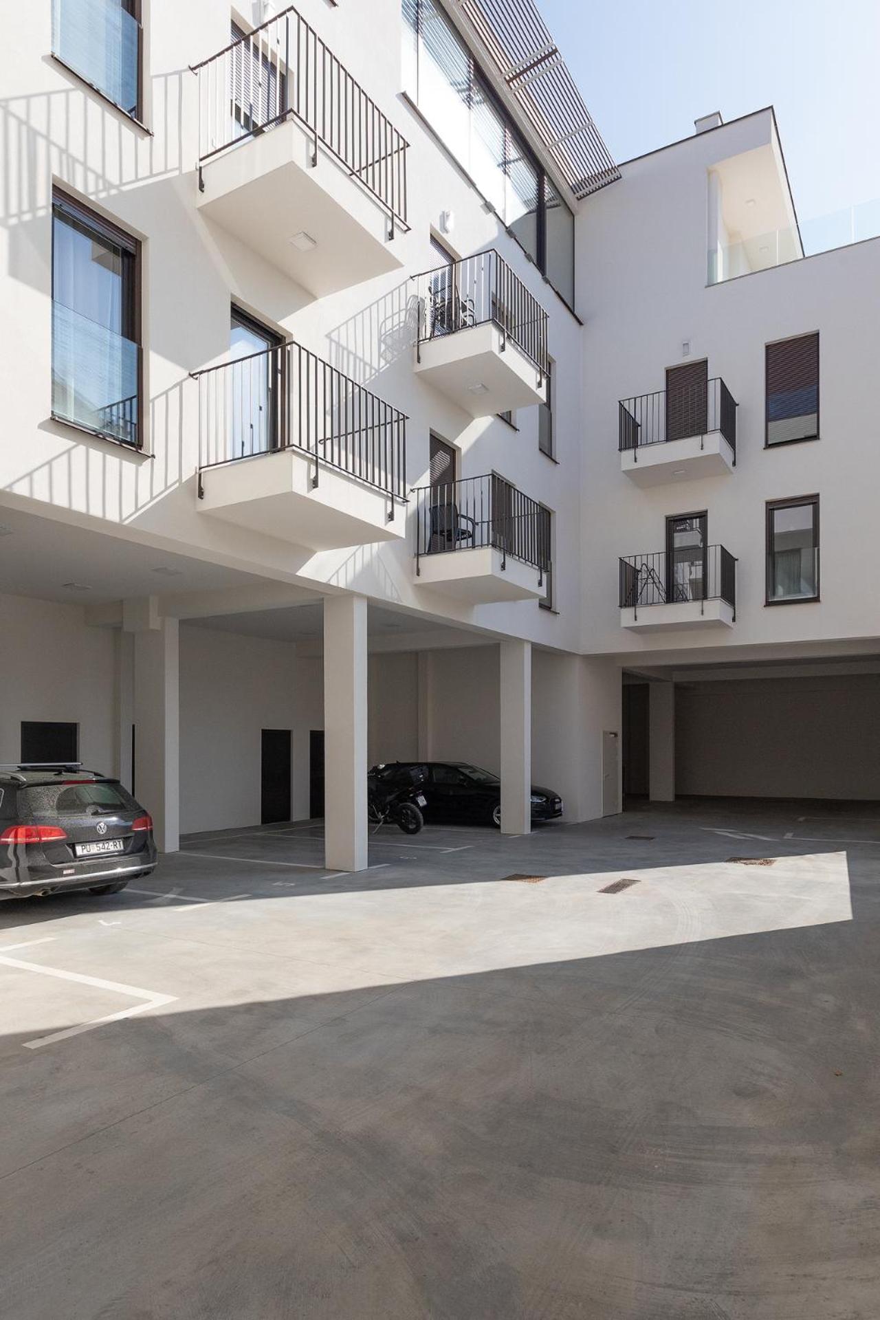 Puntino apartment & garage