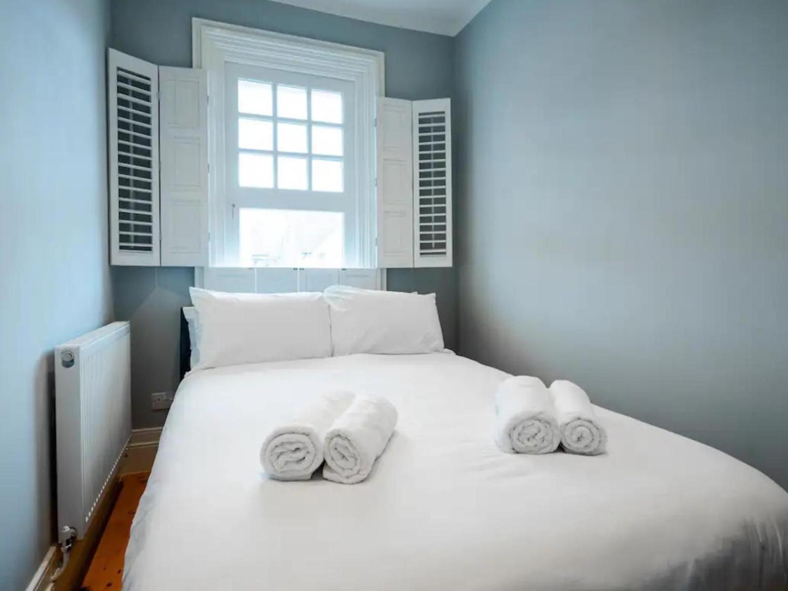 4 bed 3 bath refurbished Norbury Apt view 3