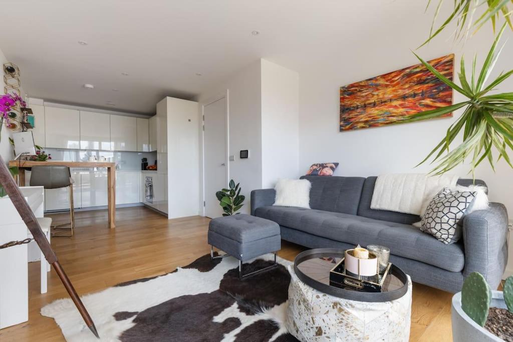 Modern New 1-Bedroom Home Stunning Views