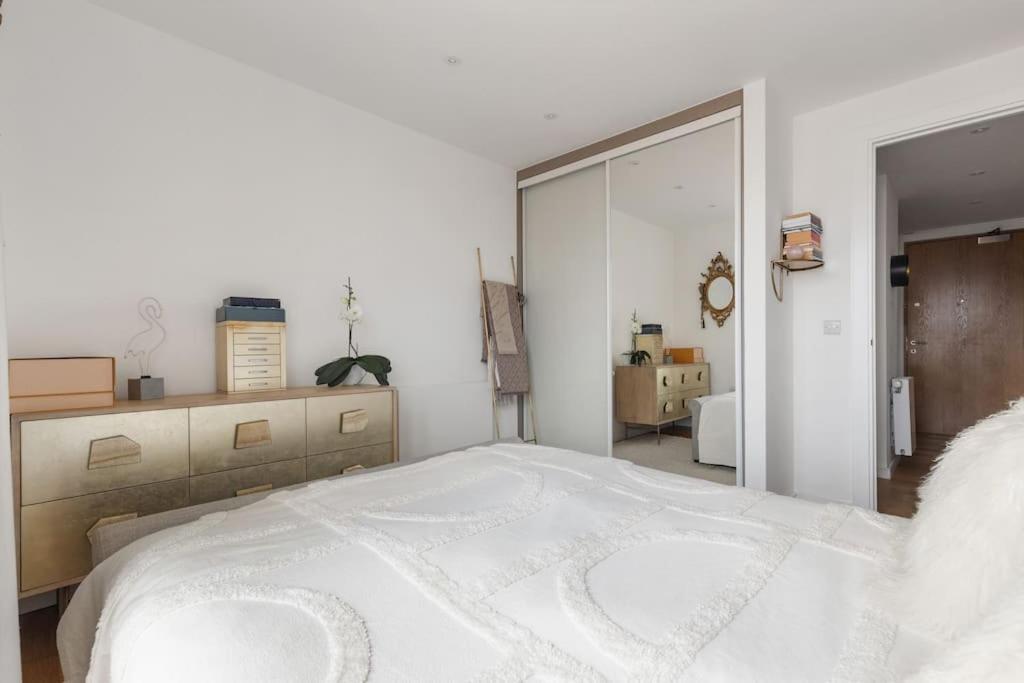 Modern New 1-Bedroom Home Stunning Views