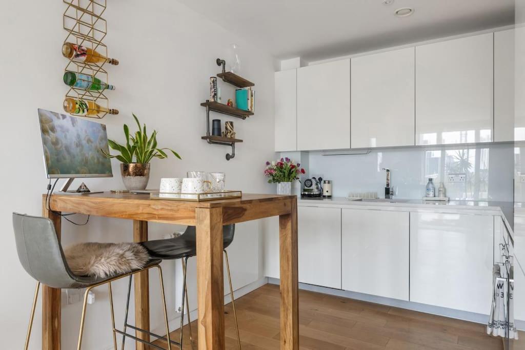 Modern New 1-Bedroom Home Stunning Views